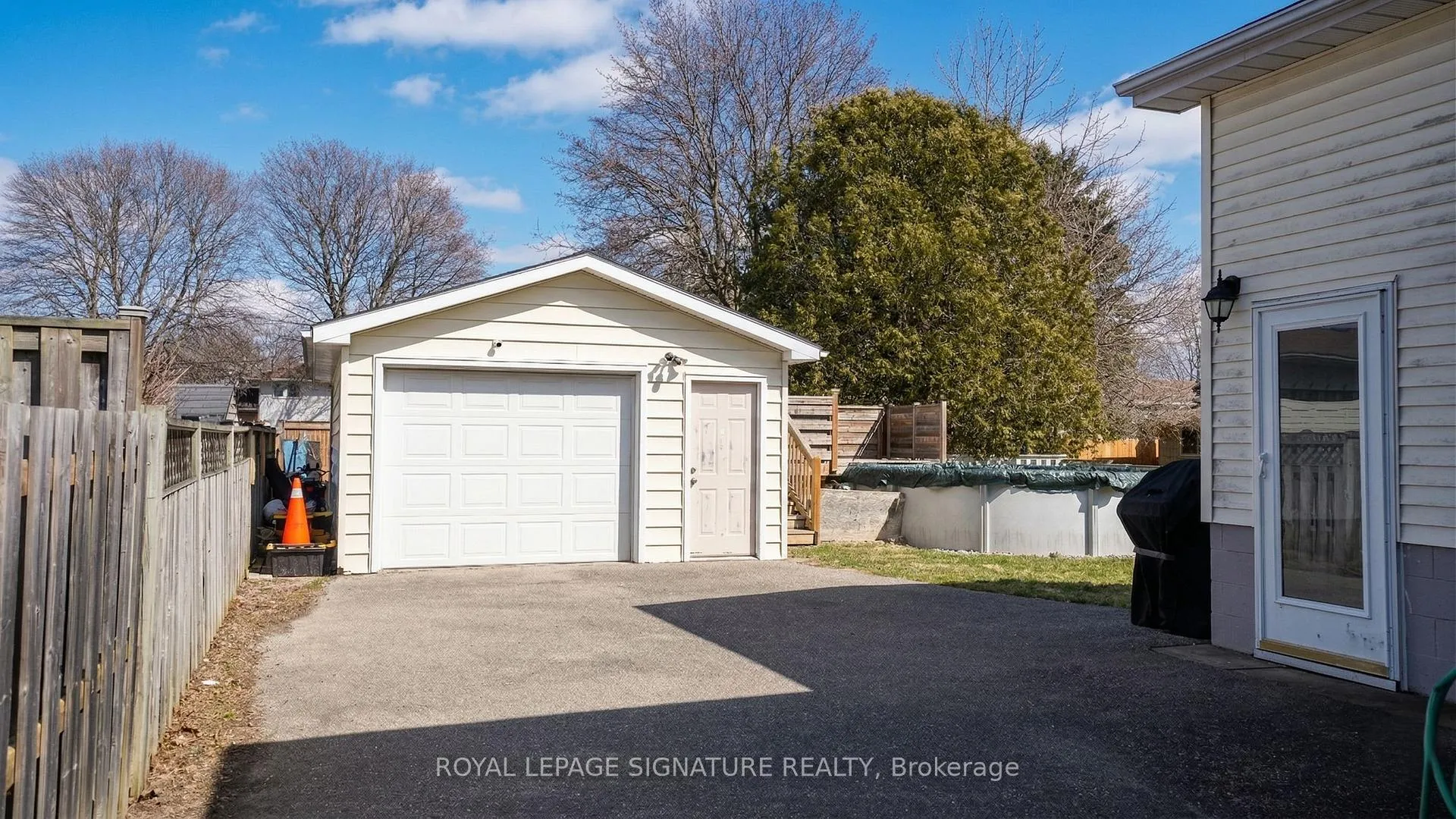 Photo 31 of 15 Douglas Avenue, Norfolk, Simcoe — HOMEH