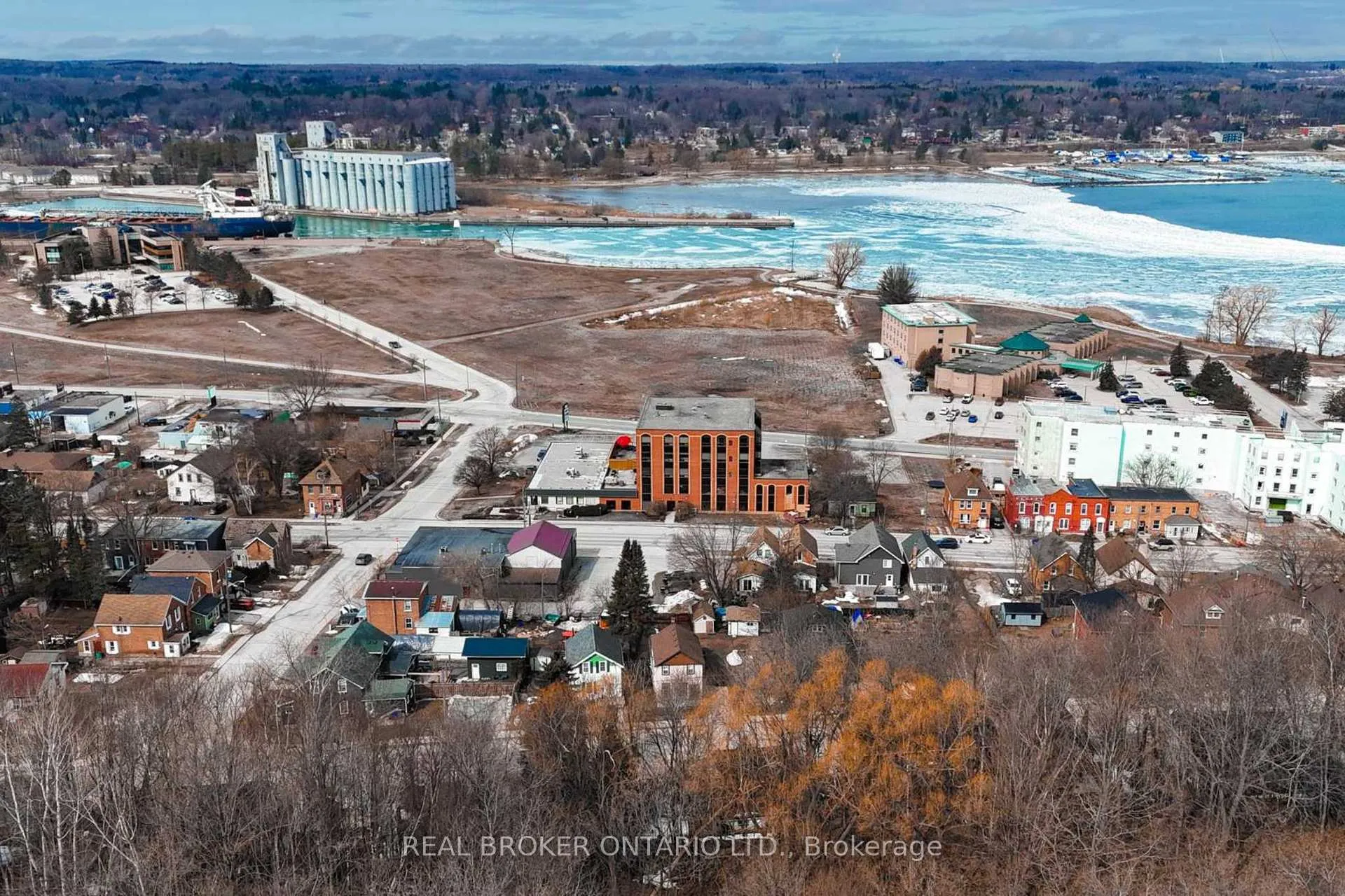 Photo 2 of Unit 5, 1717 2nd Avenue E, Owen Sound — HOMEH