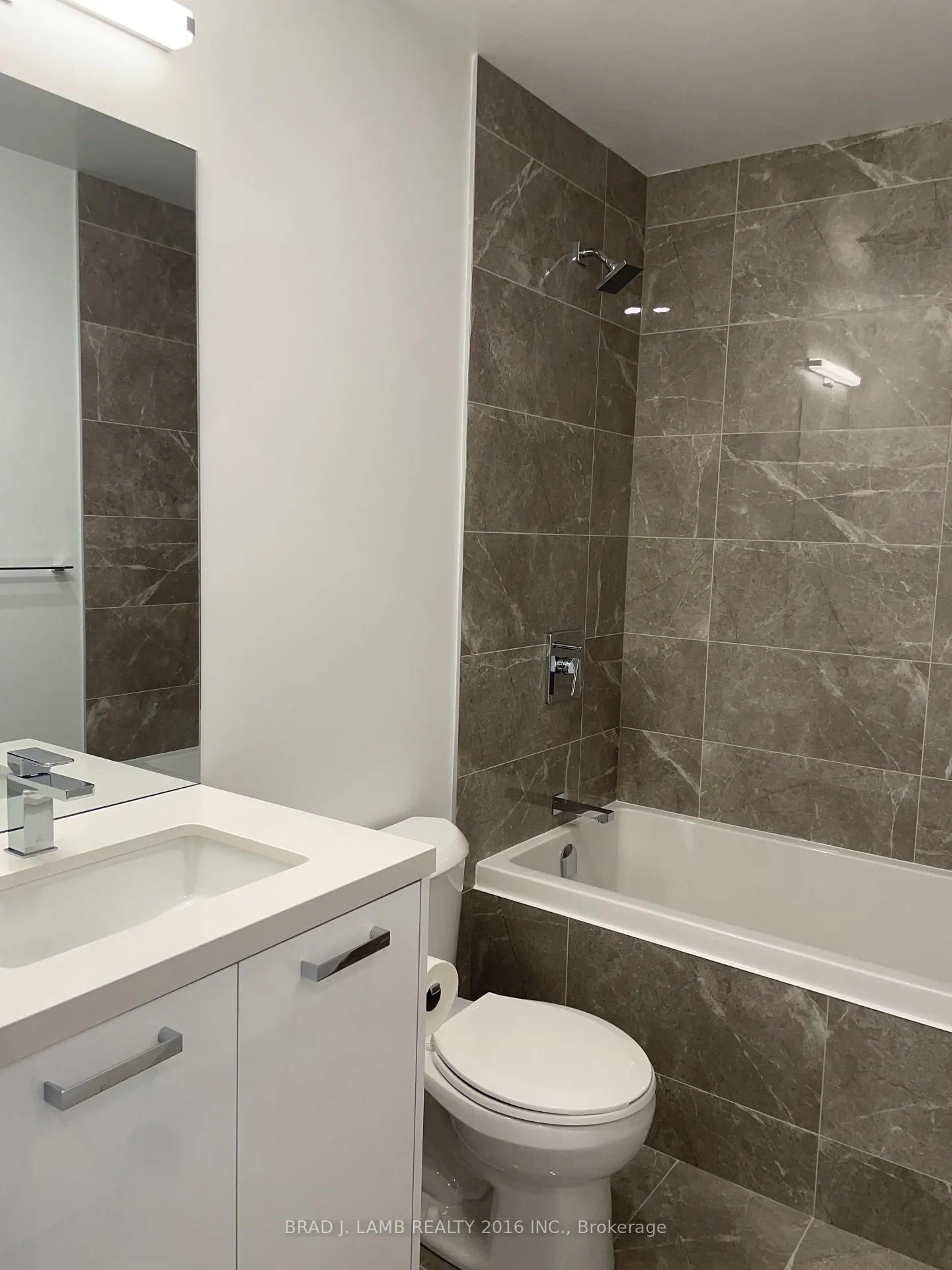 Photo 5 of Unit 2005, 284 King Street E, Toronto, Moss Park — HOMEH