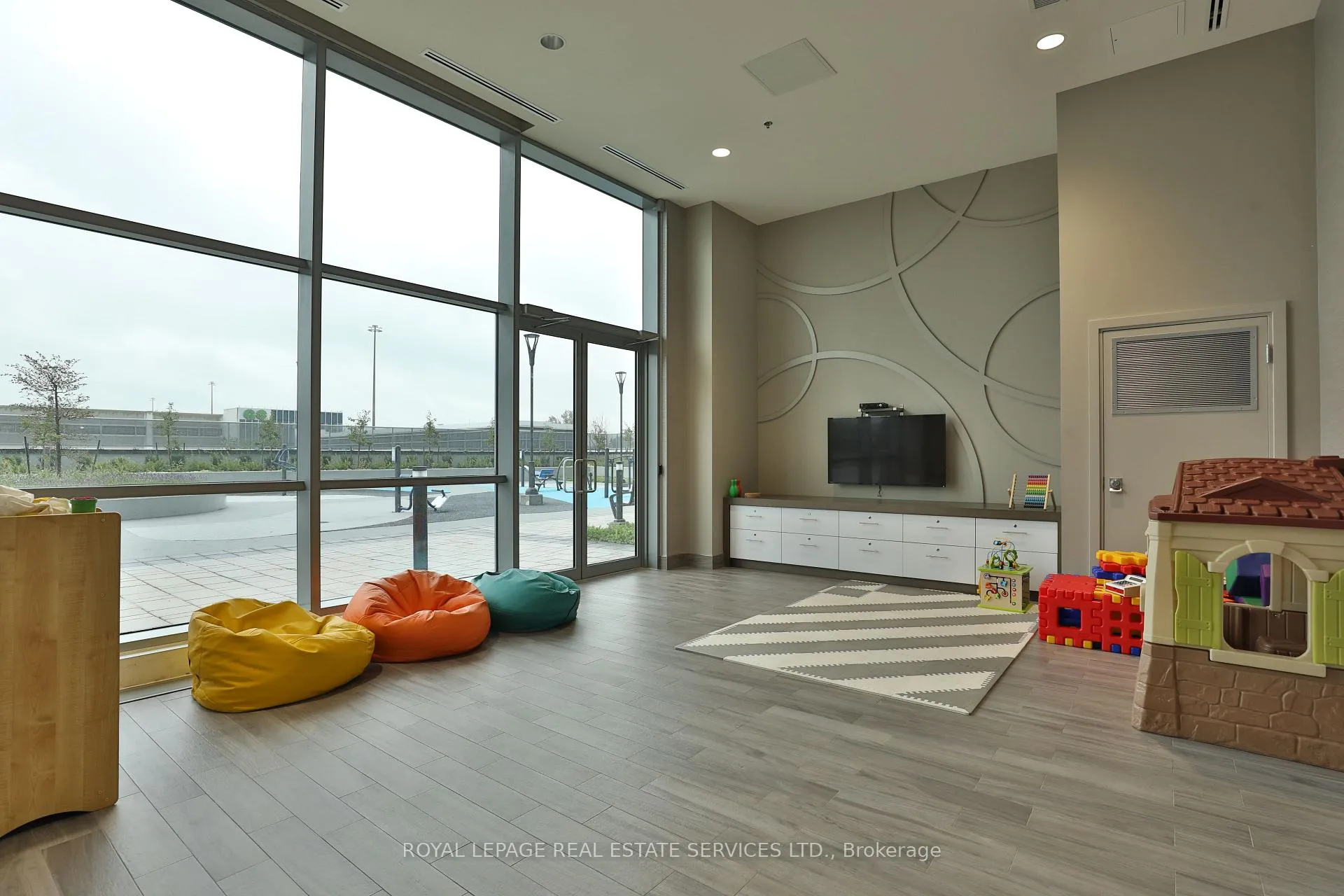 Photo 26 of Unit 1209, 2087 Fairview Street, Burlington, Freeman — HOMEH