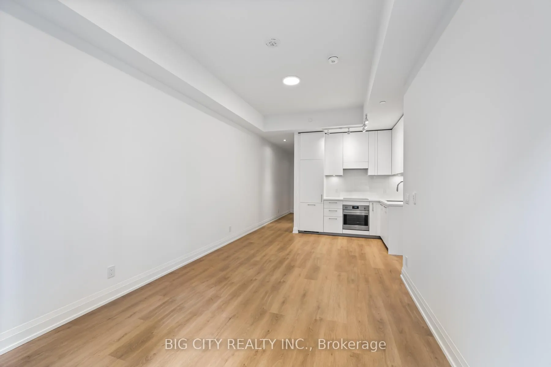 Photo 3 of Unit 201, 36 Brentcliffe Road, Toronto, Thorncliffe Park — HOMEH