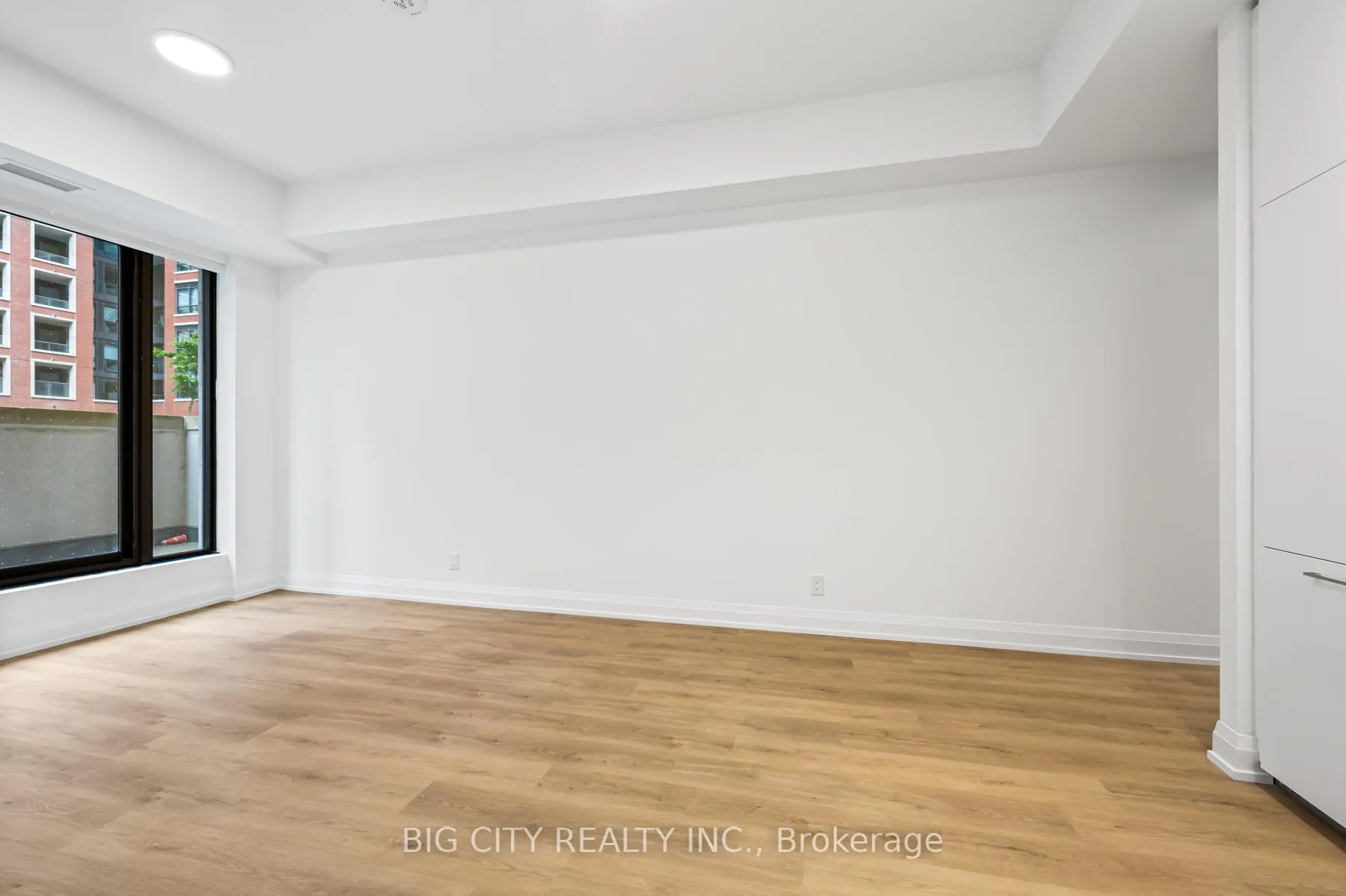 Photo 7 of Unit 201, 36 Brentcliffe Road, Toronto, Thorncliffe Park — HOMEH
