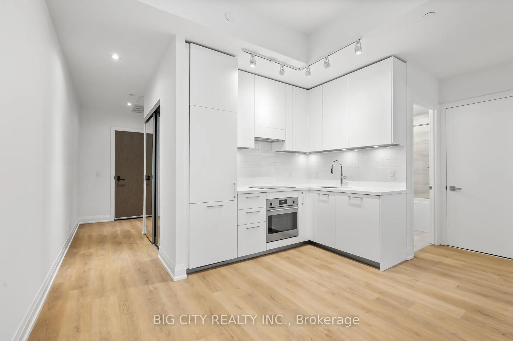 Photo 8 of Unit 201, 36 Brentcliffe Road, Toronto, Thorncliffe Park — HOMEH