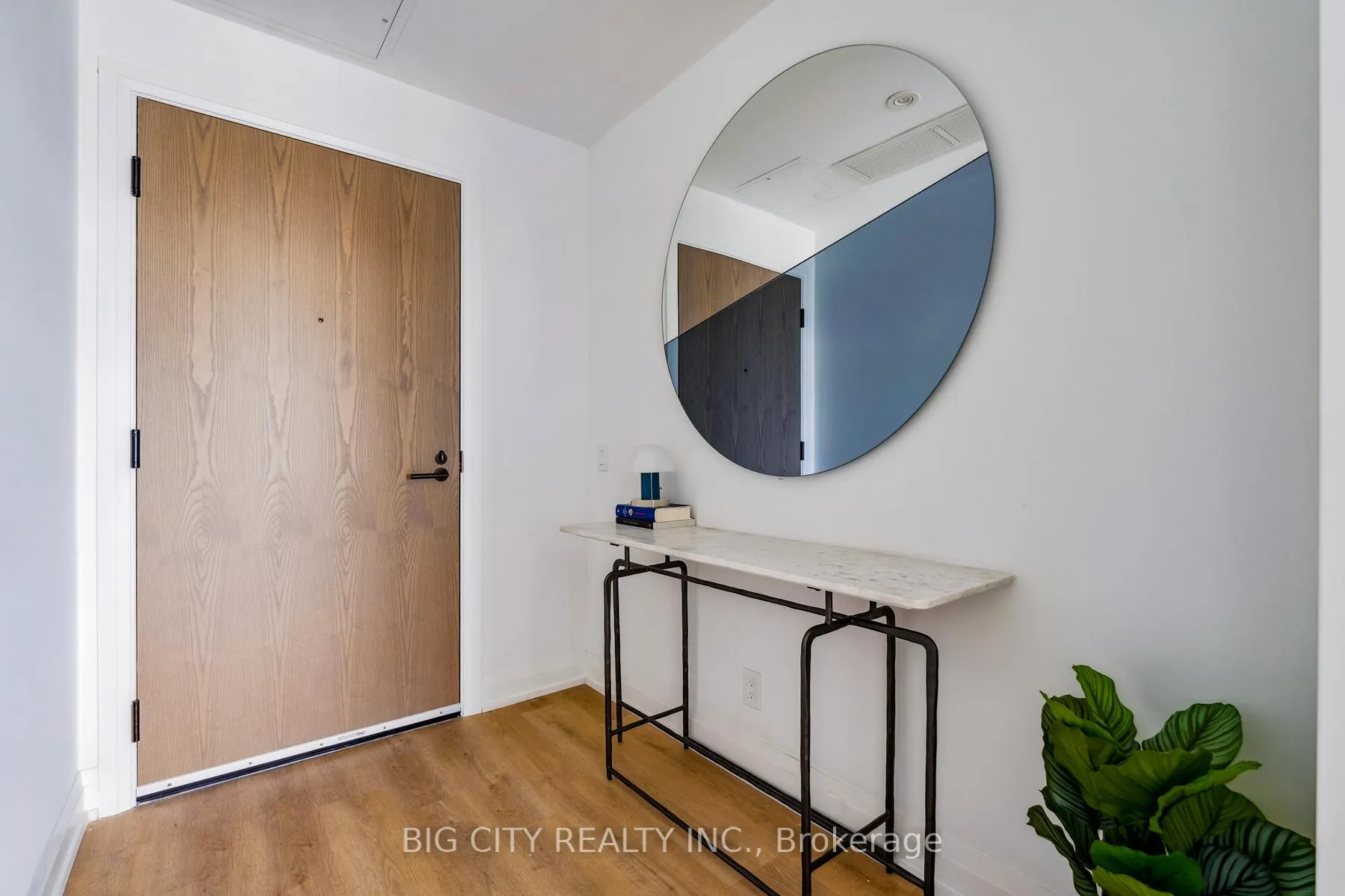 Photo 3 of Unit 712, 36 Brentcliffe Road, Toronto, Thorncliffe Park — HOMEH
