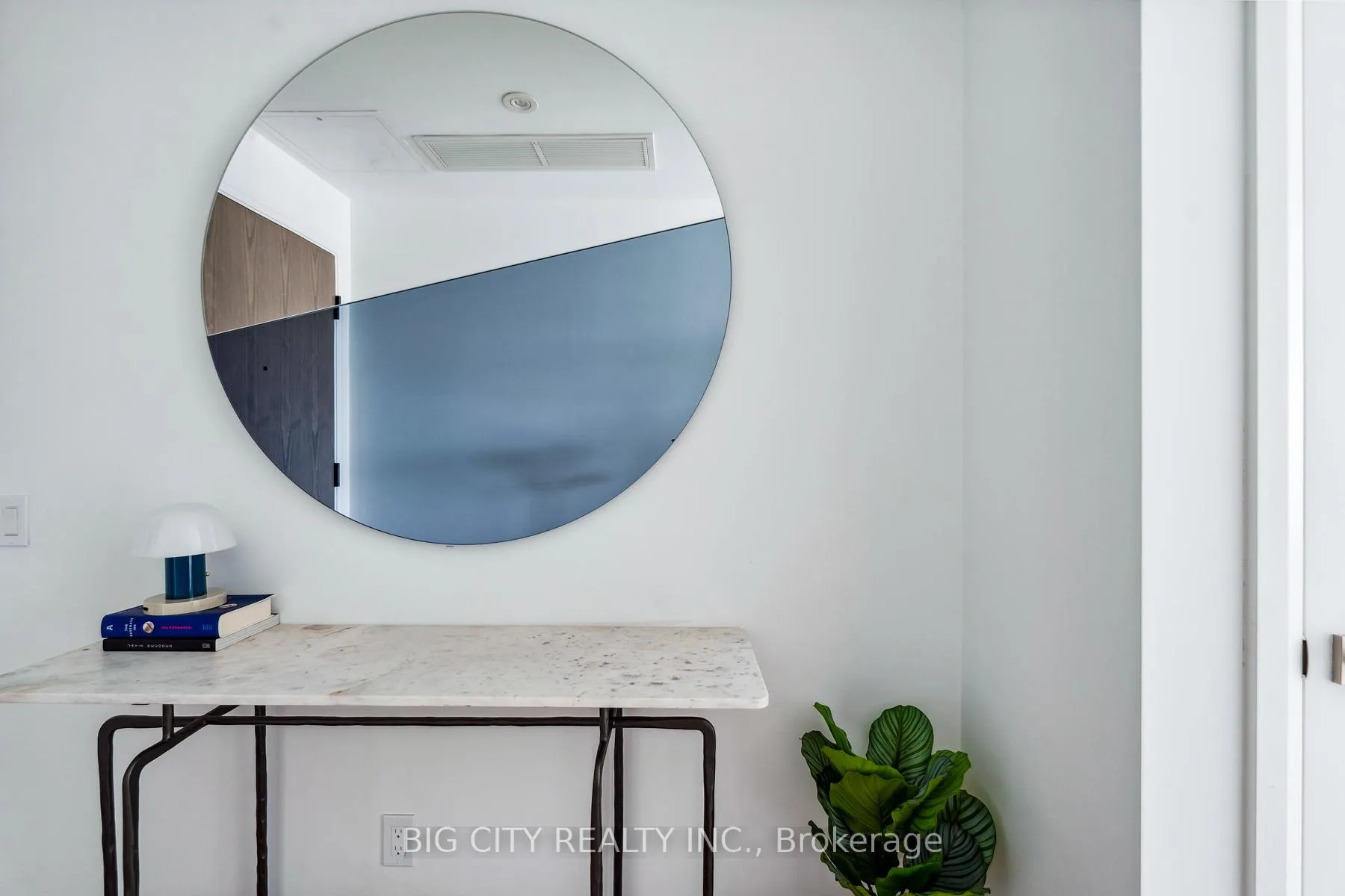 Photo 4 of Unit 712, 36 Brentcliffe Road, Toronto, Thorncliffe Park — HOMEH