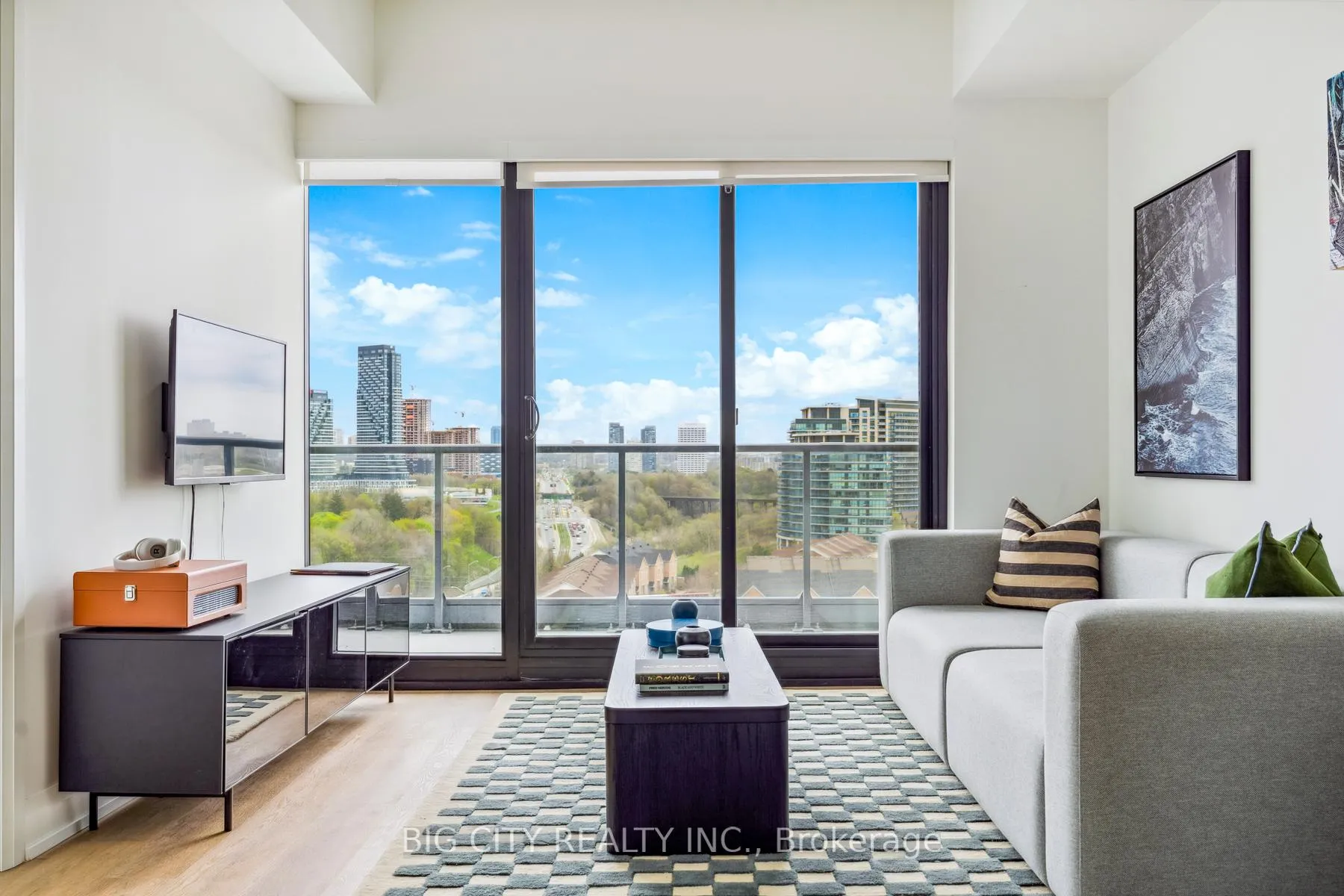 Photo 13 of Unit 712, 36 Brentcliffe Road, Toronto, Thorncliffe Park — HOMEH