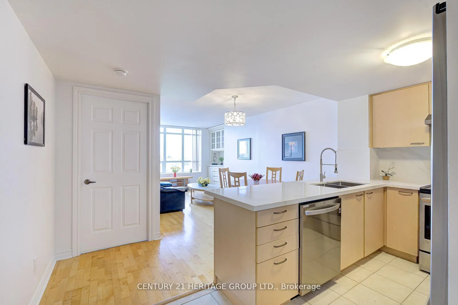 Photo 7 of Unit 1003, 130 Pond Drive, Markham, Commerce Valley — HOMEH