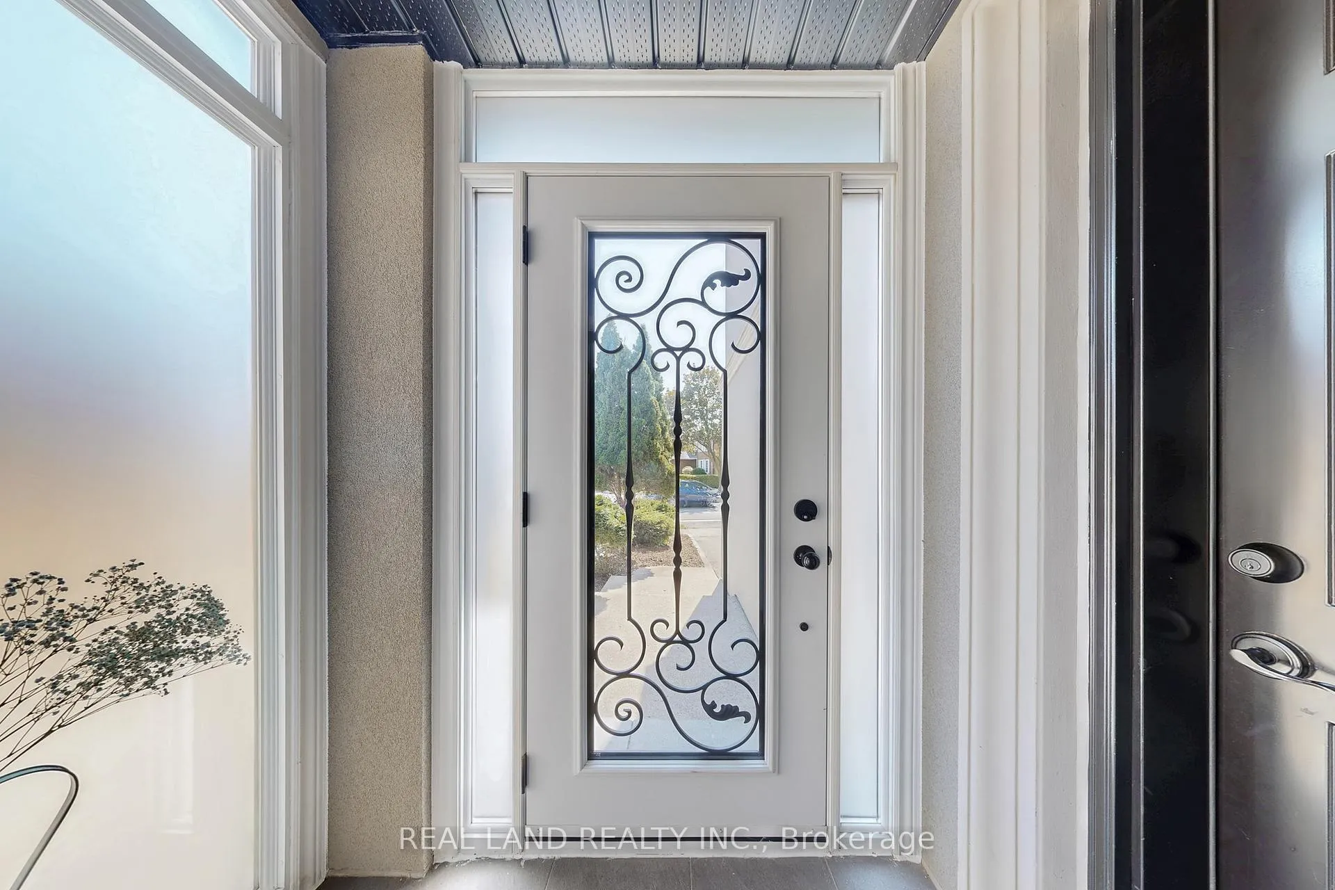 Photo 3 of 251 Glen Shields Avenue, Vaughan, Glen Shields — HOMEH