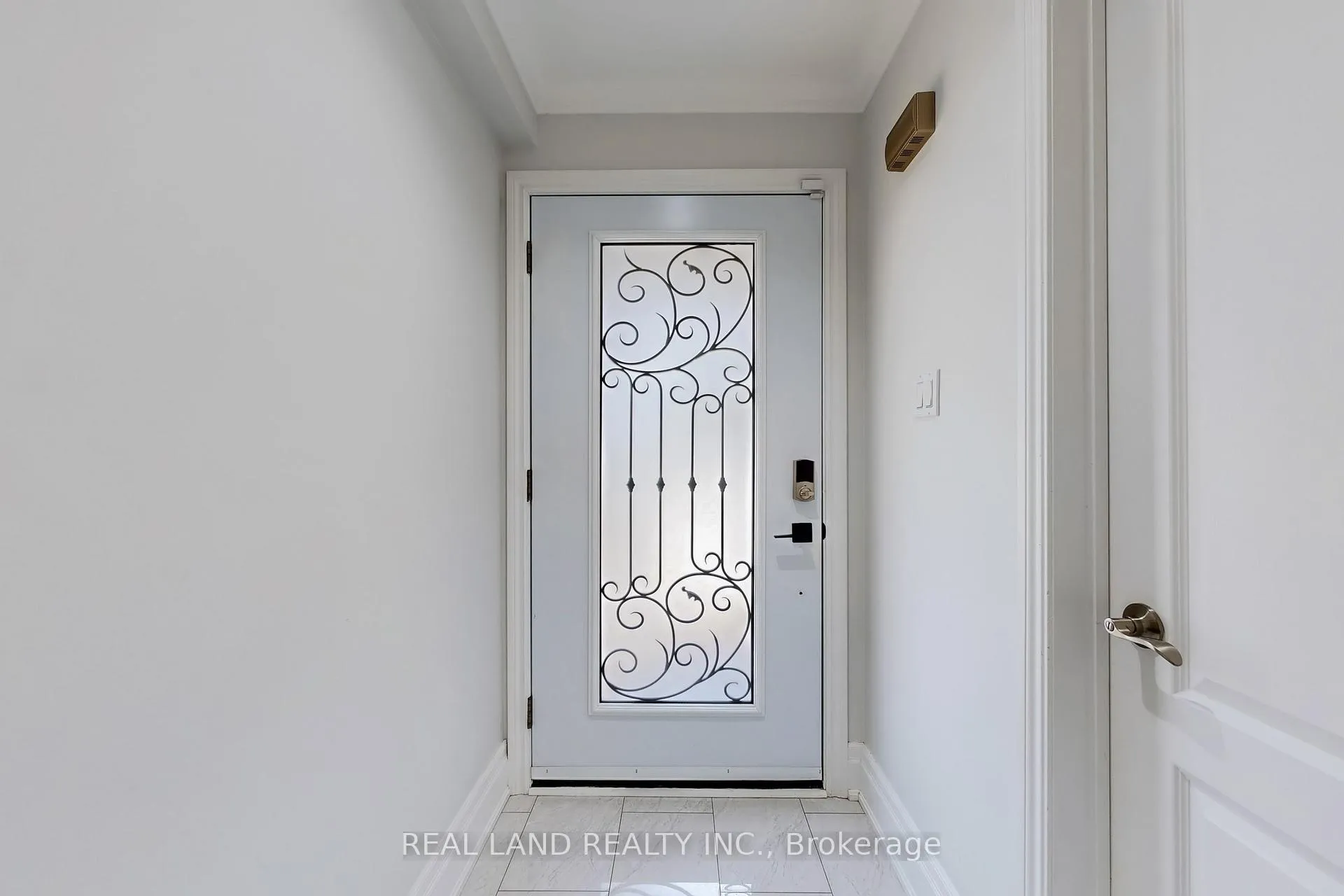 Photo 5 of 251 Glen Shields Avenue, Vaughan, Glen Shields — HOMEH