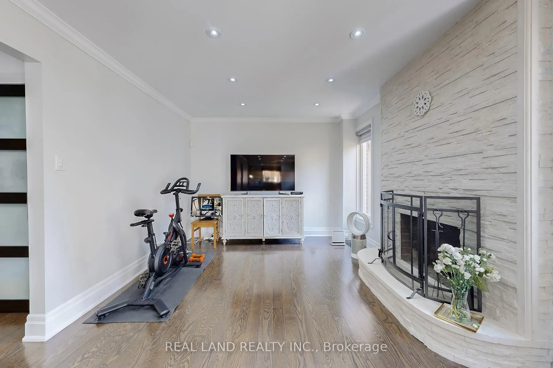 Photo 6 of 251 Glen Shields Avenue, Vaughan, Glen Shields — HOMEH