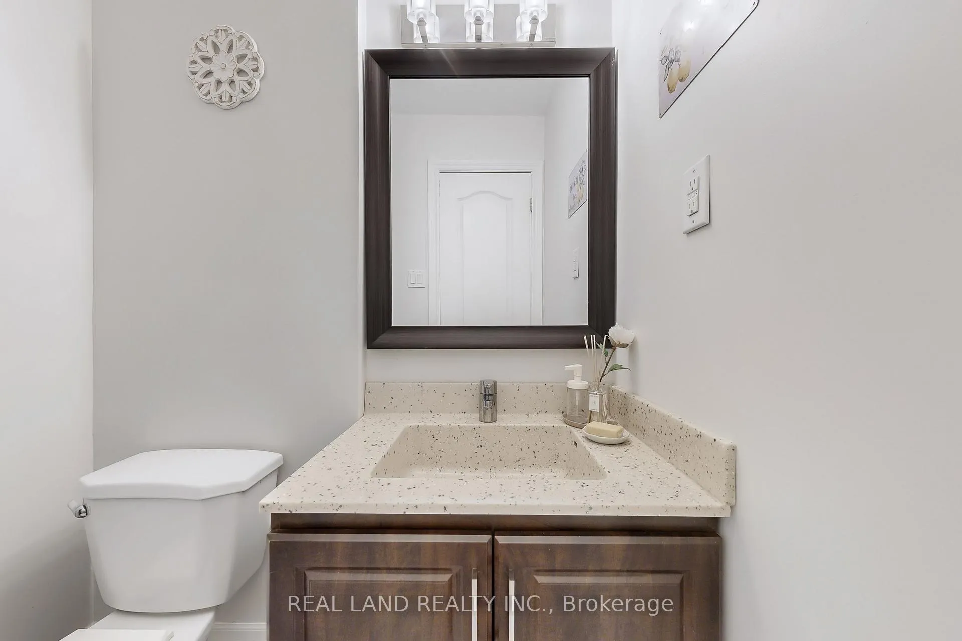 Photo 17 of 251 Glen Shields Avenue, Vaughan, Glen Shields — HOMEH