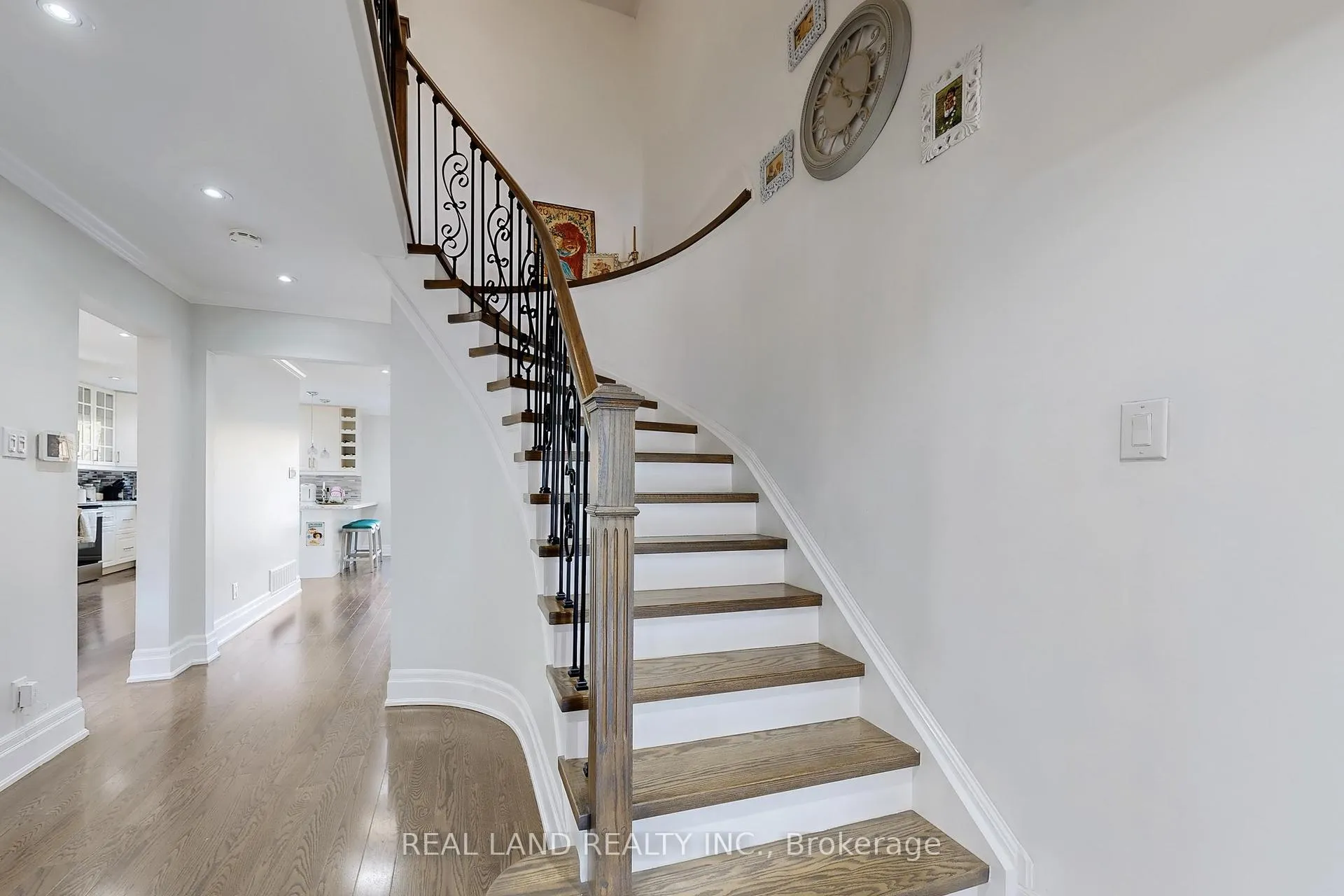 Photo 19 of 251 Glen Shields Avenue, Vaughan, Glen Shields — HOMEH