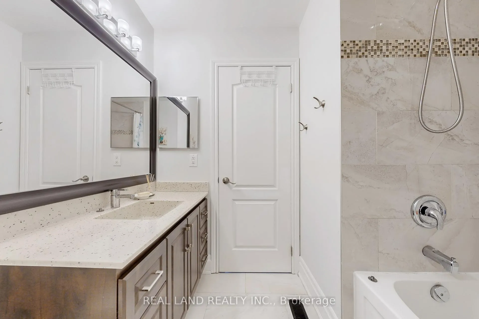 Photo 33 of 251 Glen Shields Avenue, Vaughan, Glen Shields — HOMEH