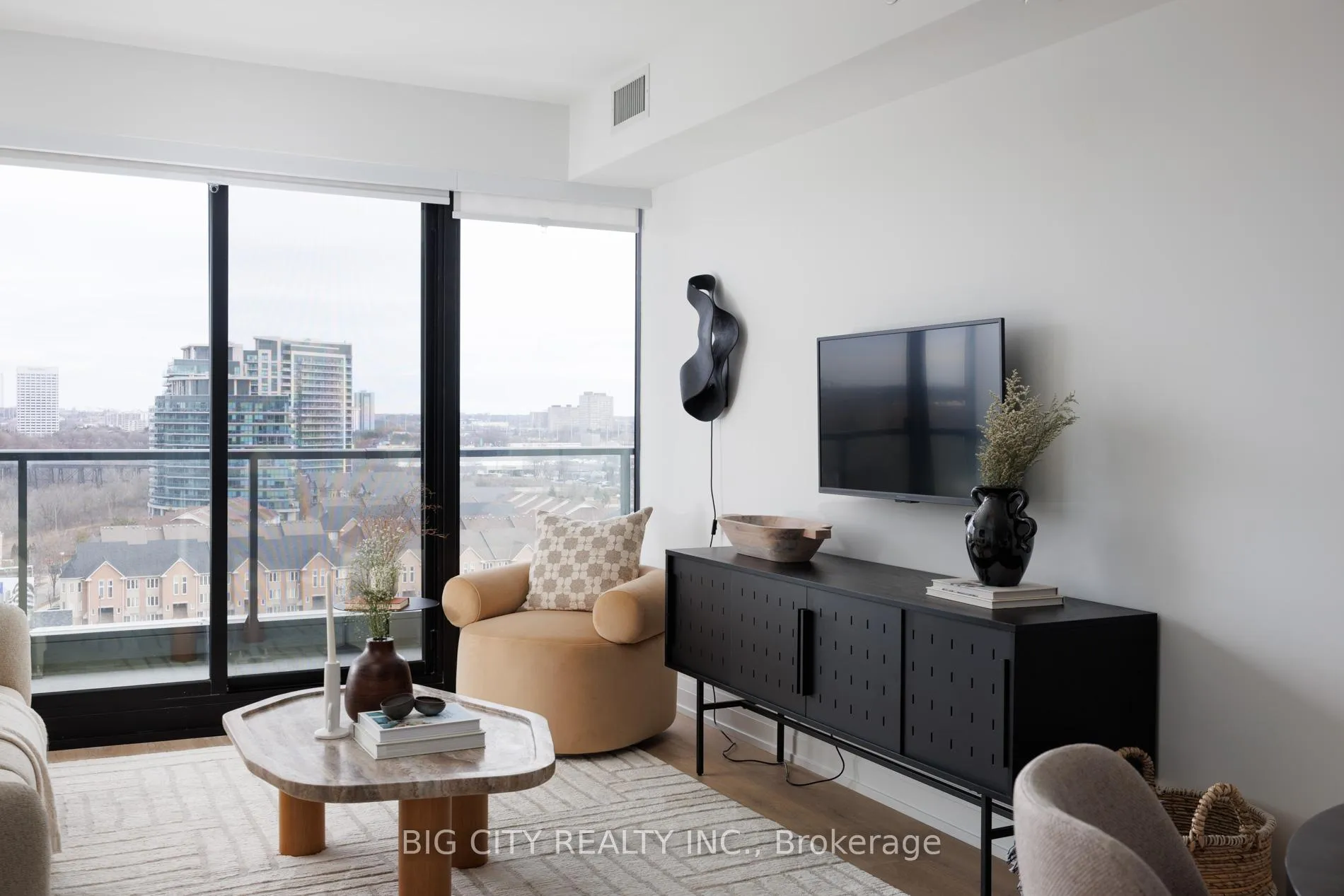 Photo 7 of Unit 911, 36 Brentcliffe Road, Toronto, Thorncliffe Park — HOMEH