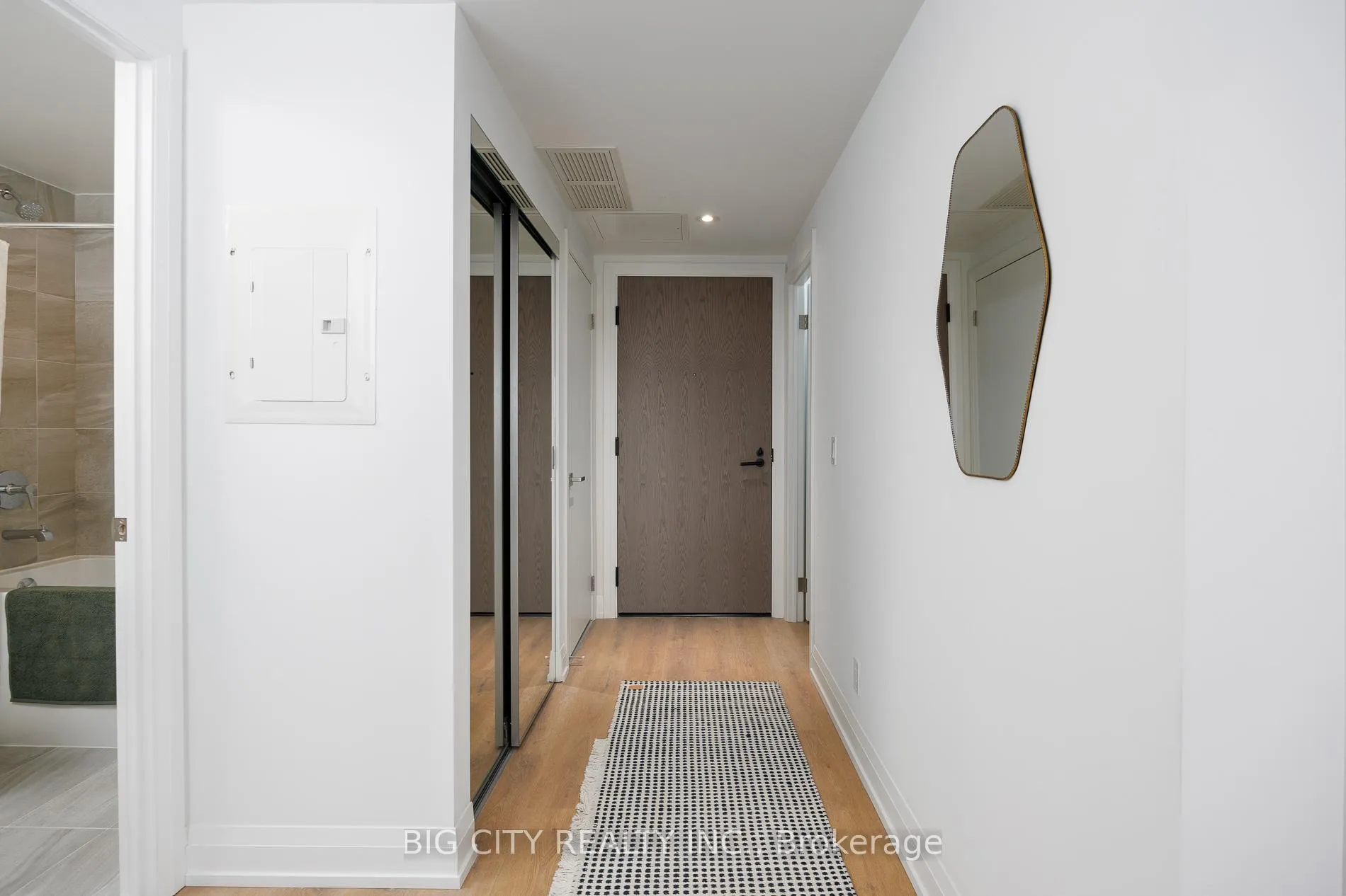 Photo 15 of Unit 911, 36 Brentcliffe Road, Toronto, Thorncliffe Park — HOMEH