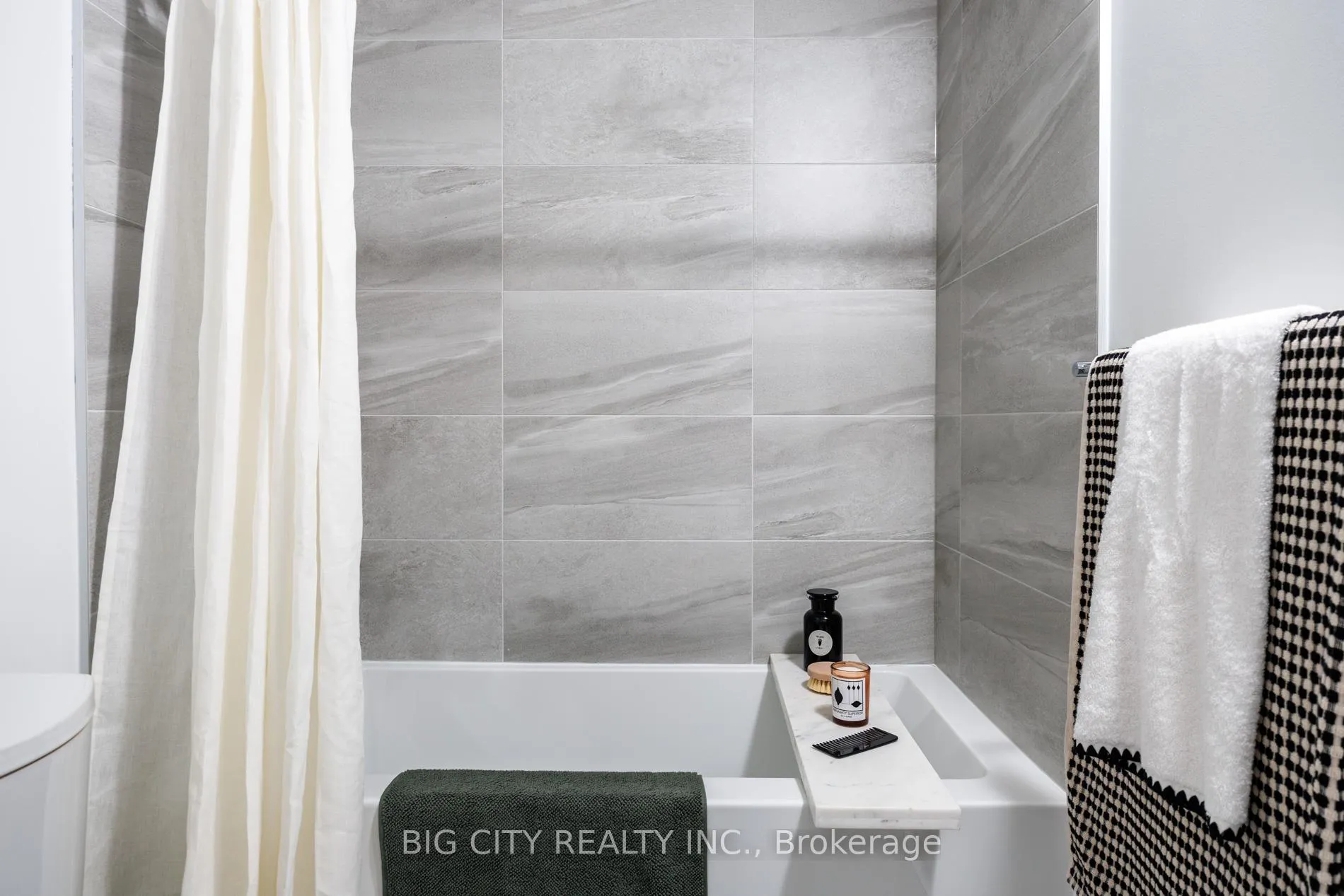 Photo 20 of Unit 911, 36 Brentcliffe Road, Toronto, Thorncliffe Park — HOMEH