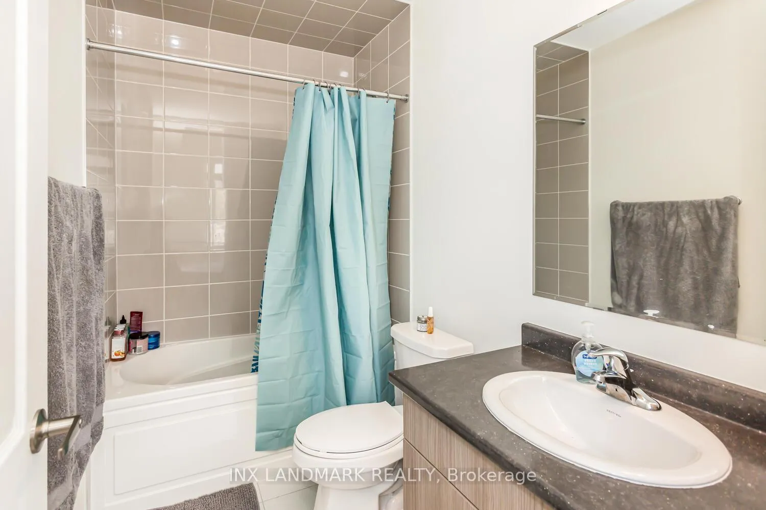 Photo 6 of 32 Summer Wind Lane, Brampton, Northwest Brampton — HOMEH