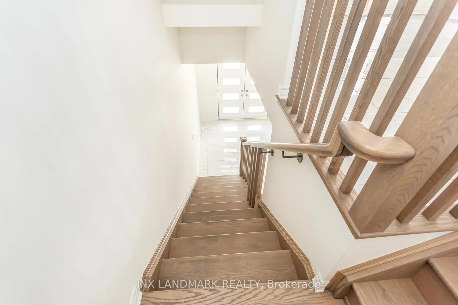 Photo 8 of 32 Summer Wind Lane, Brampton, Northwest Brampton — HOMEH