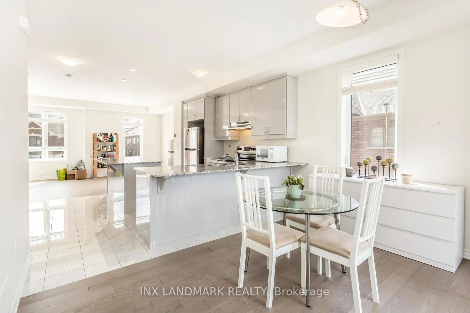 Photo 9 of 32 Summer Wind Lane, Brampton, Northwest Brampton — HOMEH