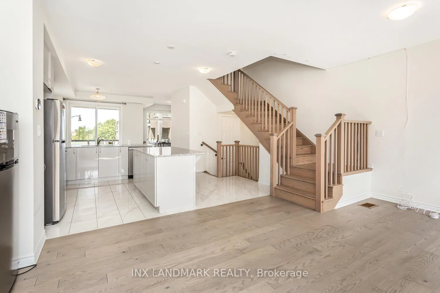 Photo 13 of 32 Summer Wind Lane, Brampton, Northwest Brampton — HOMEH