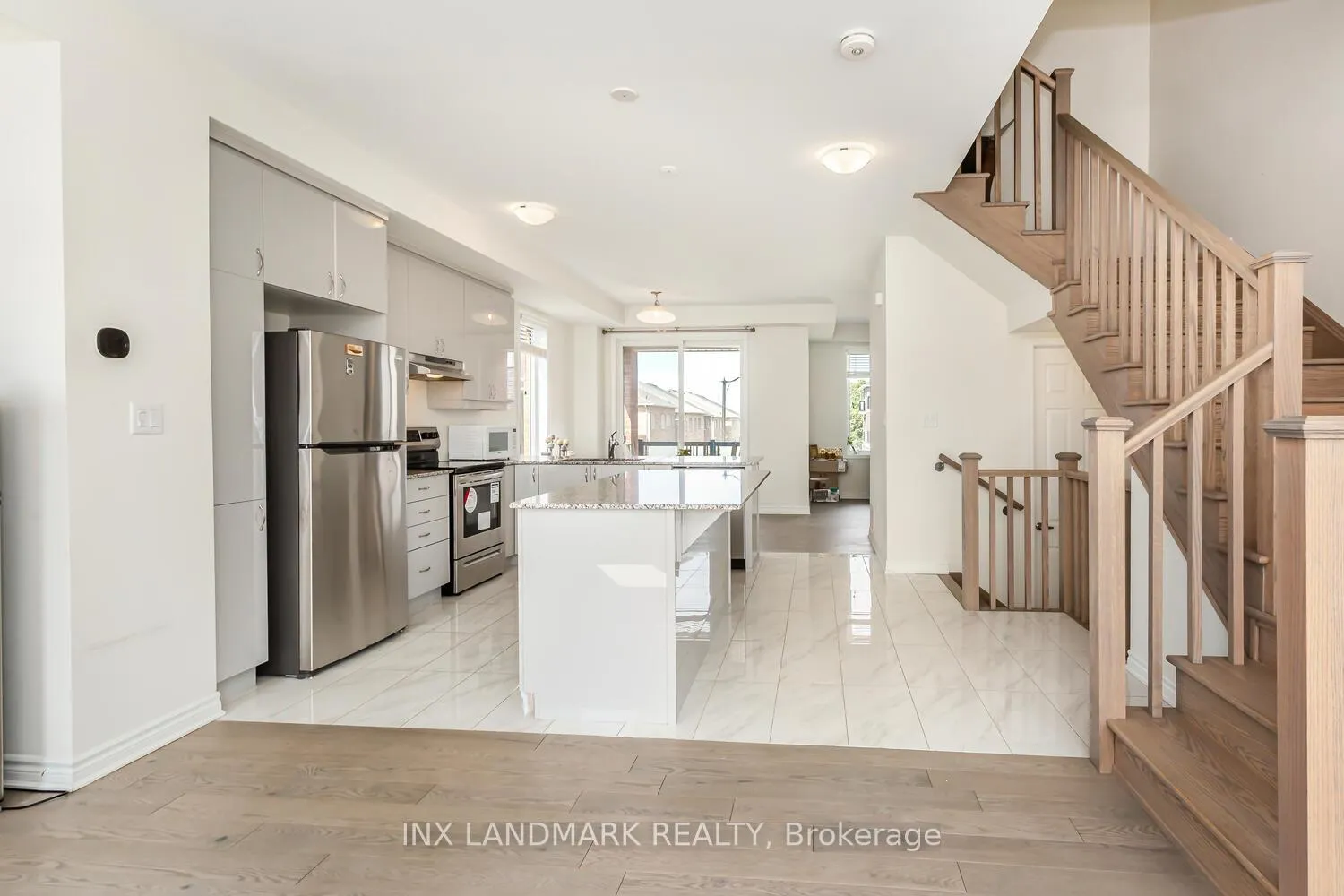 Photo 14 of 32 Summer Wind Lane, Brampton, Northwest Brampton — HOMEH