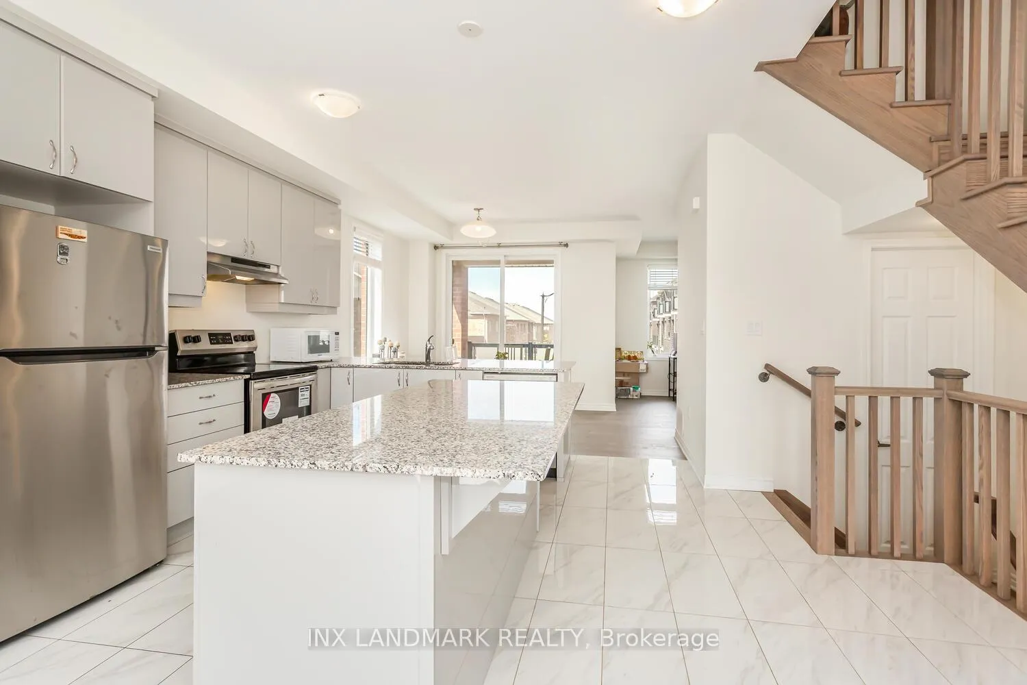 Photo 15 of 32 Summer Wind Lane, Brampton, Northwest Brampton — HOMEH