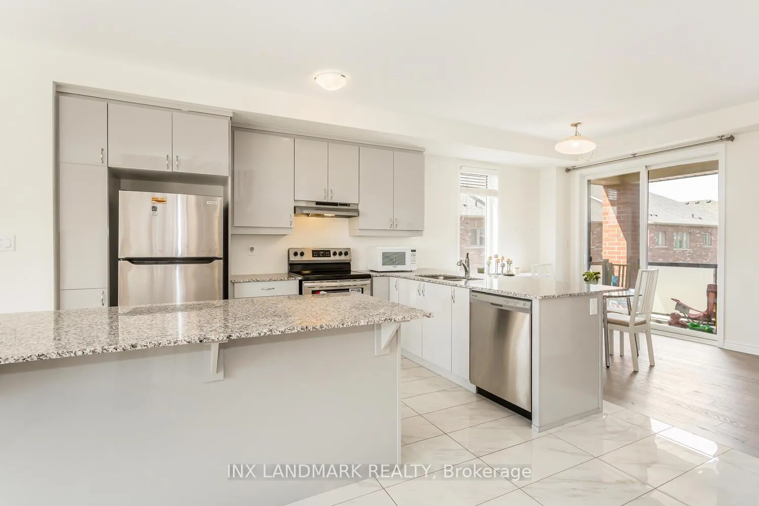 Photo 16 of 32 Summer Wind Lane, Brampton, Northwest Brampton — HOMEH