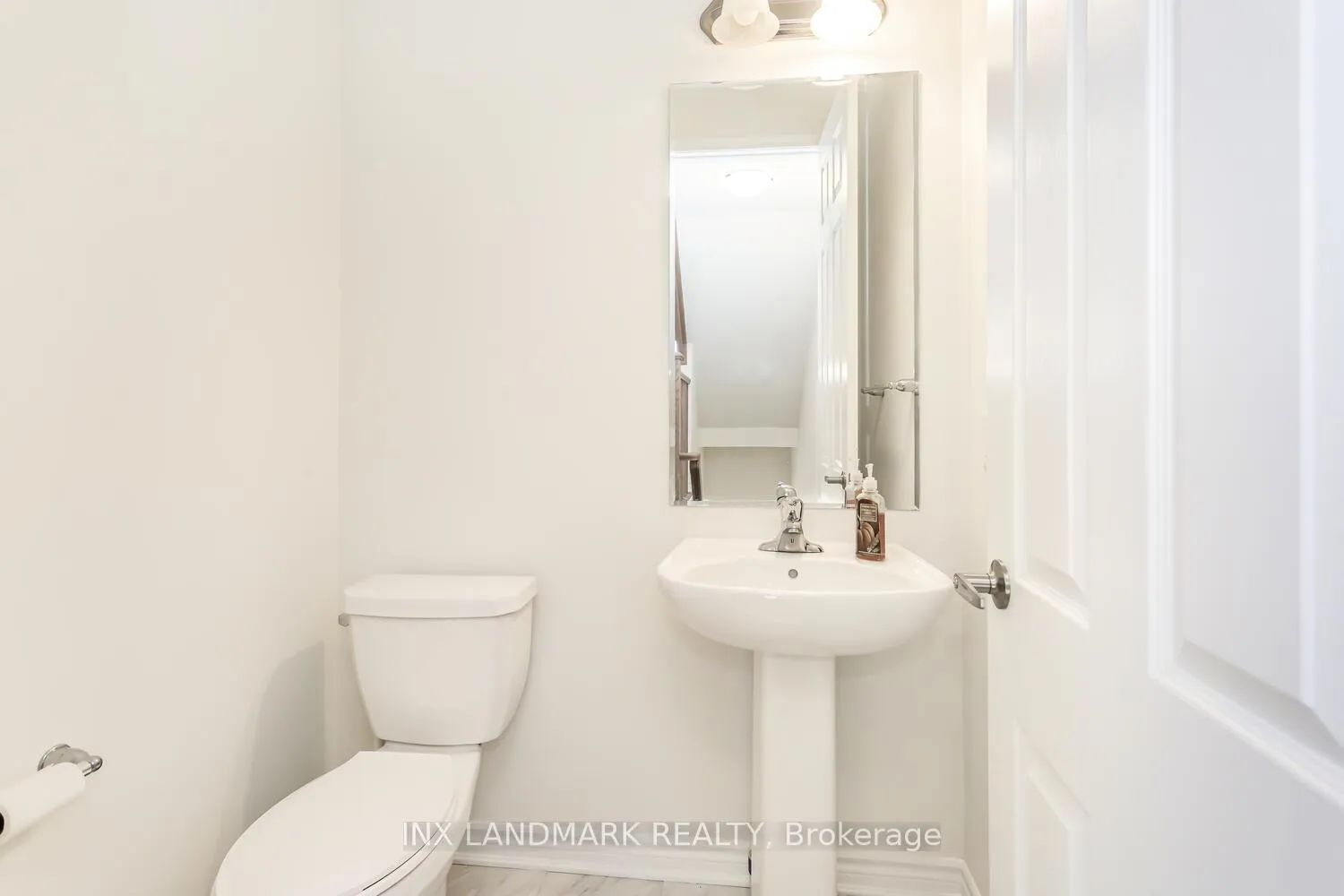 Photo 17 of 32 Summer Wind Lane, Brampton, Northwest Brampton — HOMEH