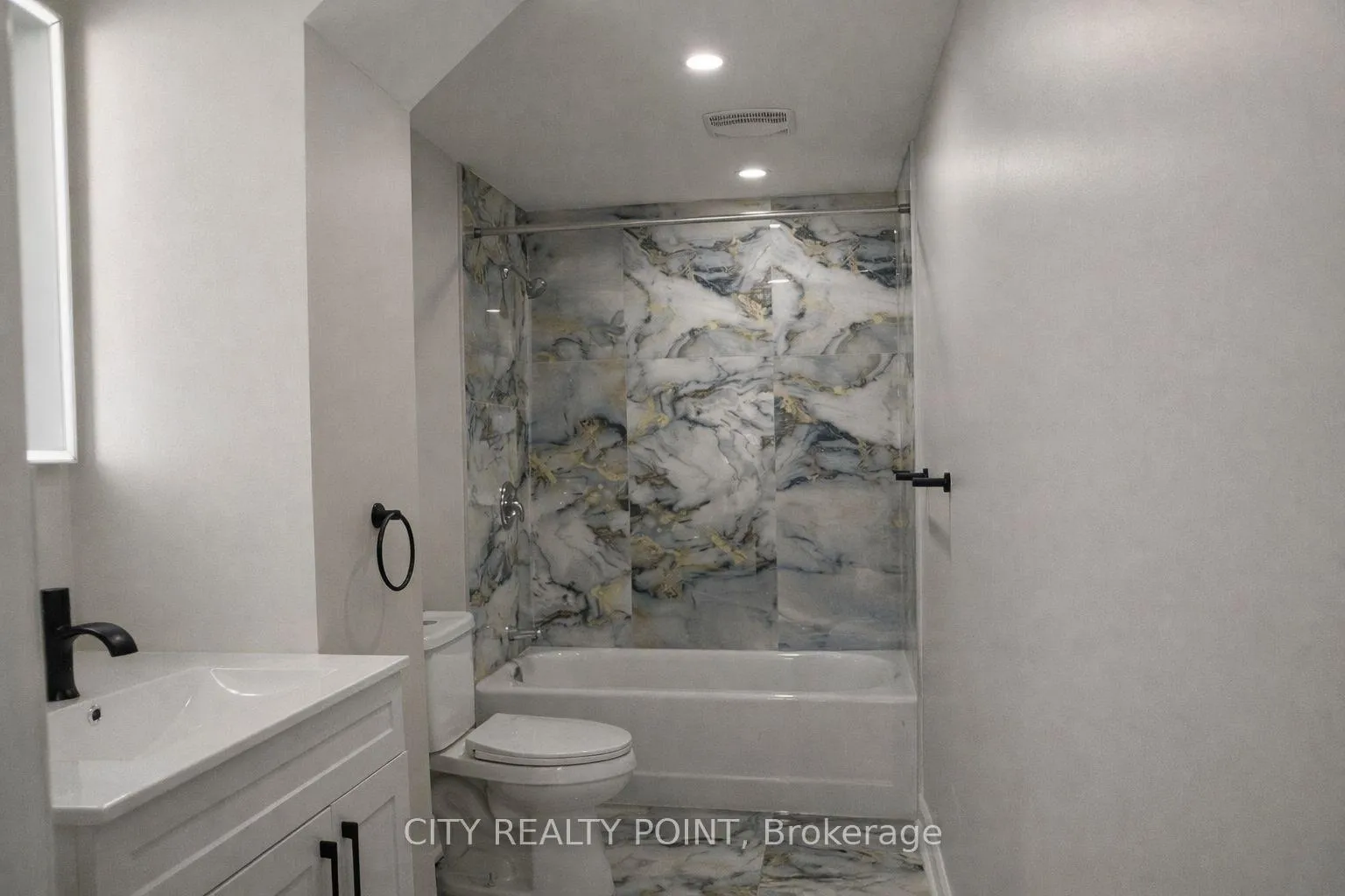 Photo 5 of Unit Unit 1, 131 Camelia Avenue, Ottawa, Manor Park — HOMEH
