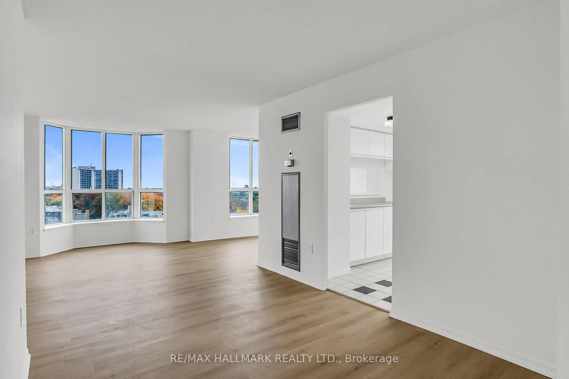 Photo 6 of Unit 1103, 21 Overlea Boulevard, Toronto, Thorncliffe Park — HOMEH