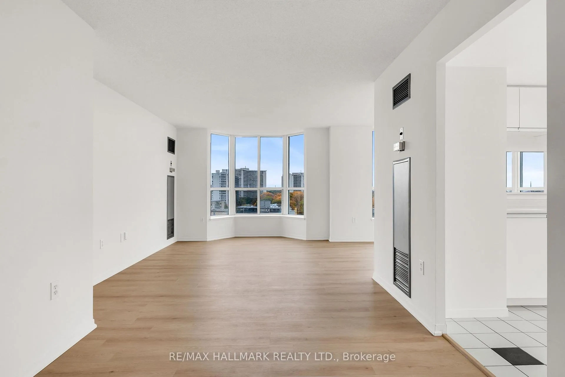 Photo 7 of Unit 1103, 21 Overlea Boulevard, Toronto, Thorncliffe Park — HOMEH