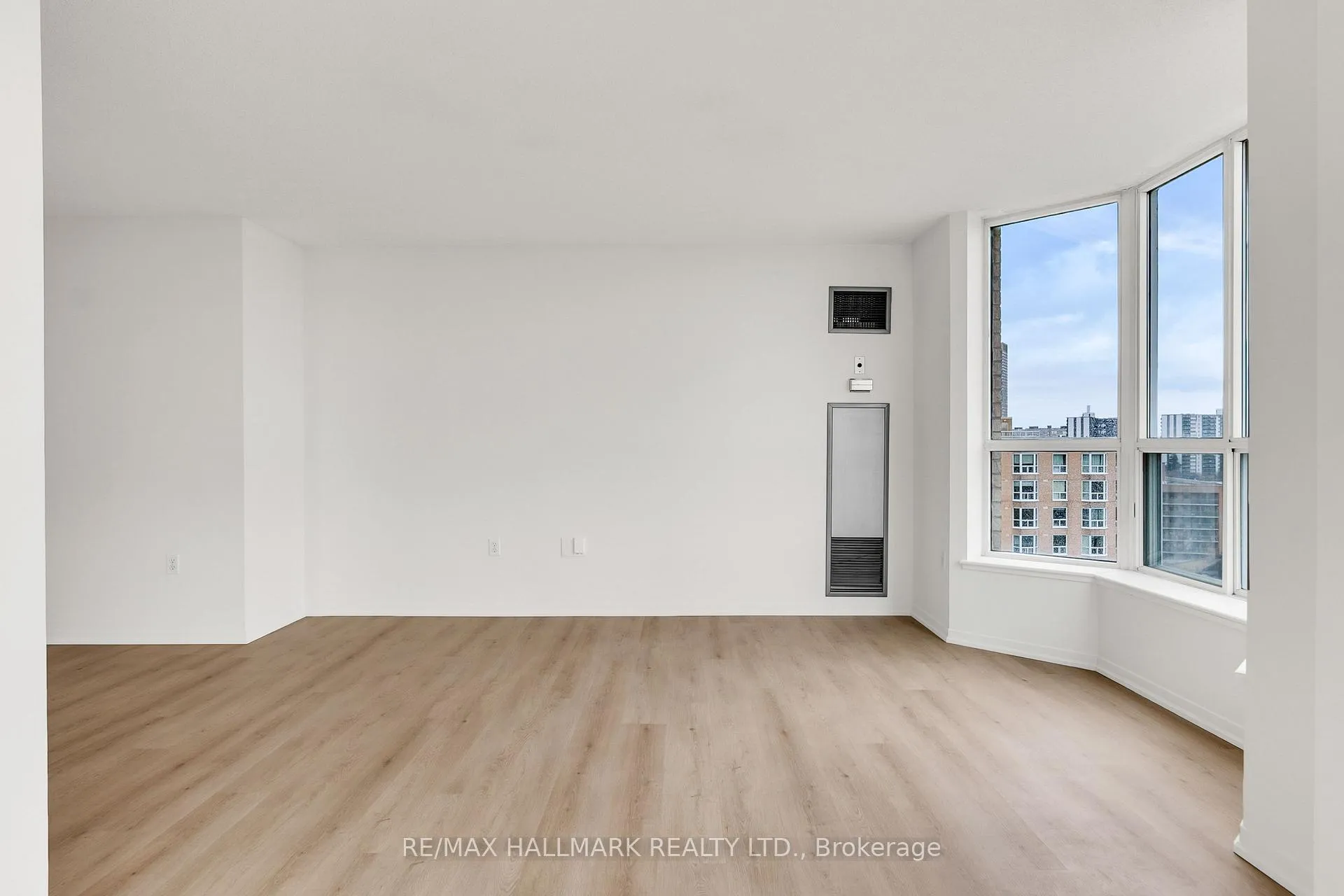 Photo 9 of Unit 1103, 21 Overlea Boulevard, Toronto, Thorncliffe Park — HOMEH