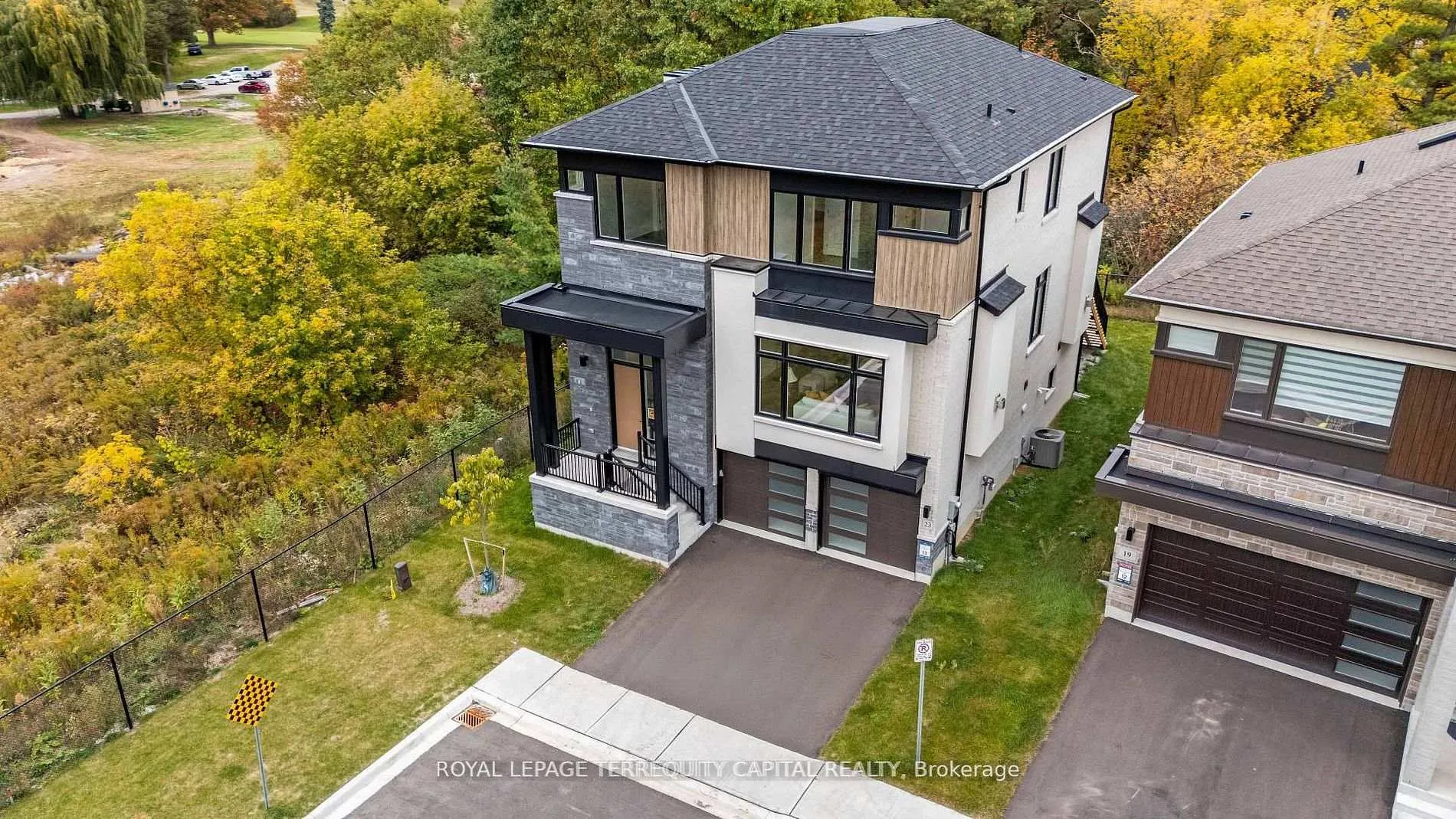 Photo 2 of 23 Kingwood Lane, Aurora, Aurora Estates — HOMEH