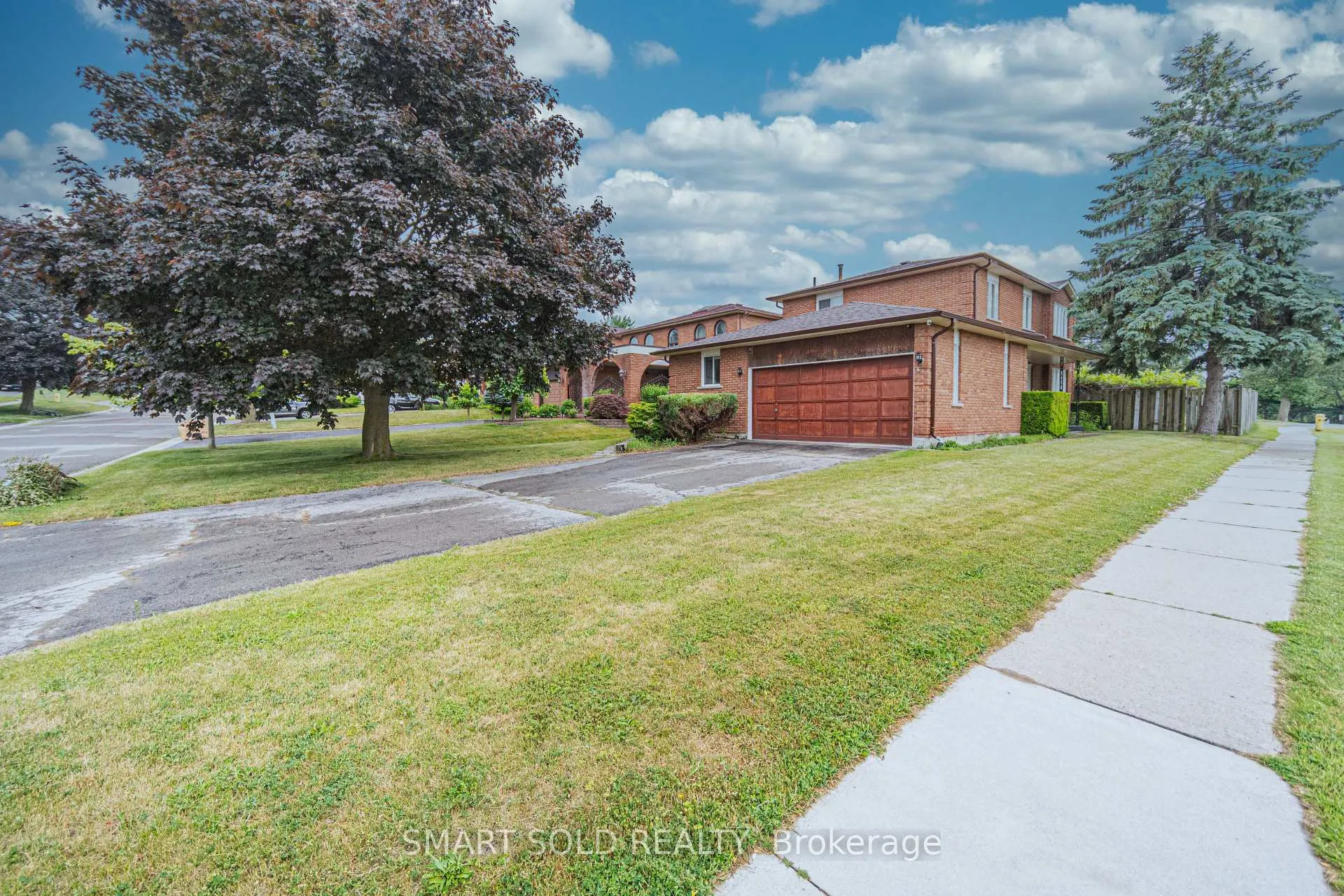 Photo of 217 Waverly Street N