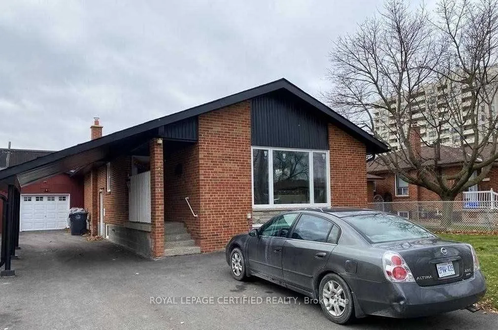 Photo 2 of 7 June Avenue, Brampton, Queen Street Corridor — HOMEH