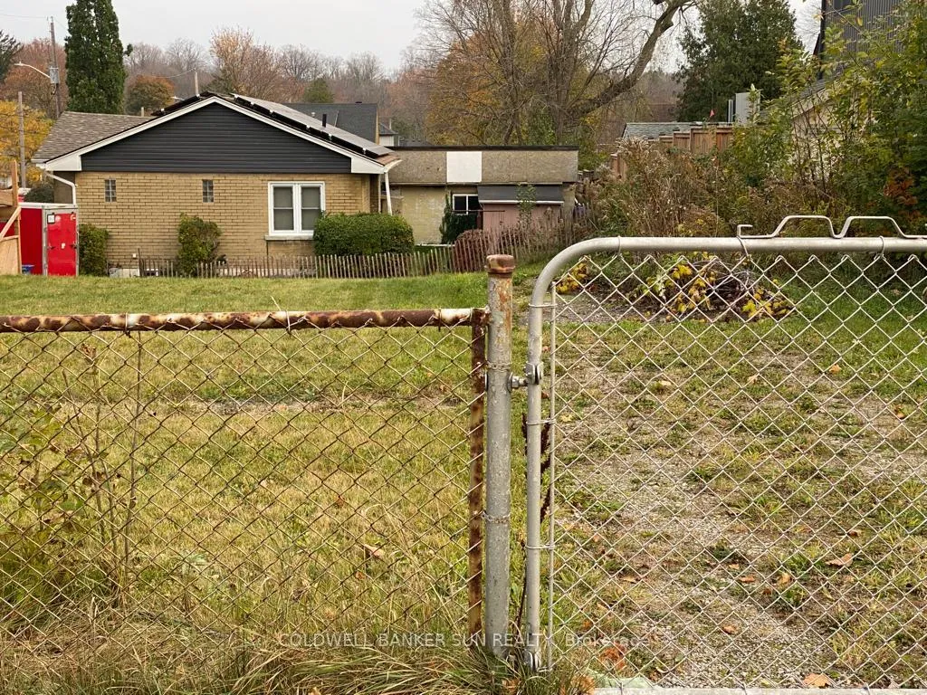 Photo 2 of 449 York Road, Guelph, St. Patrick's Ward — HOMEH