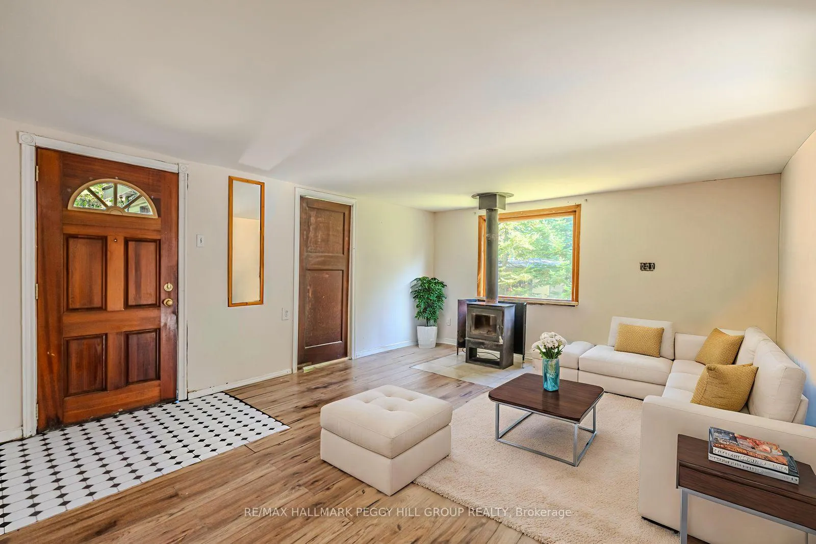 Photo 3 of 138 Moreau Parkway, Tiny, Rural Tiny — HOMEH