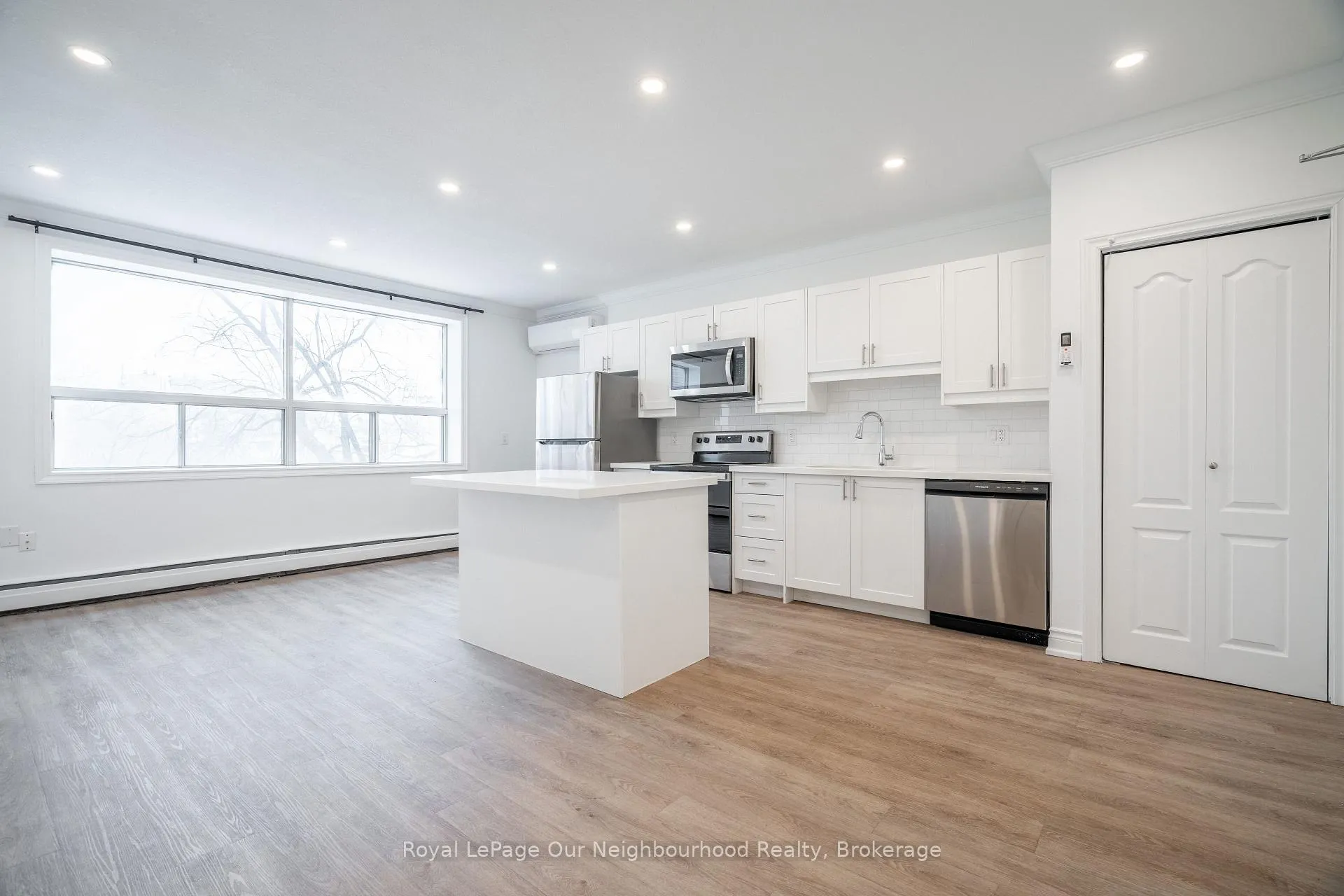 Photo 4 of Unit 307, 112 St. Joseph's Drive, Hamilton, Corktown — HOMEH