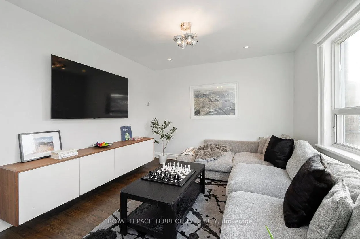 Photo 7 of 261 Blackthorn Avenue, Toronto, Weston-Pellam Park — HOMEH