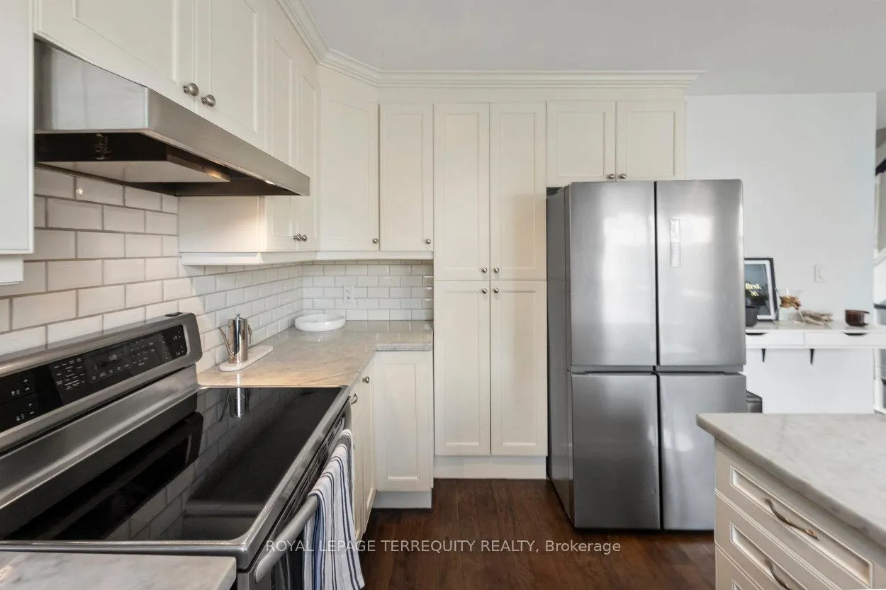 Photo 17 of 261 Blackthorn Avenue, Toronto, Weston-Pellam Park — HOMEH