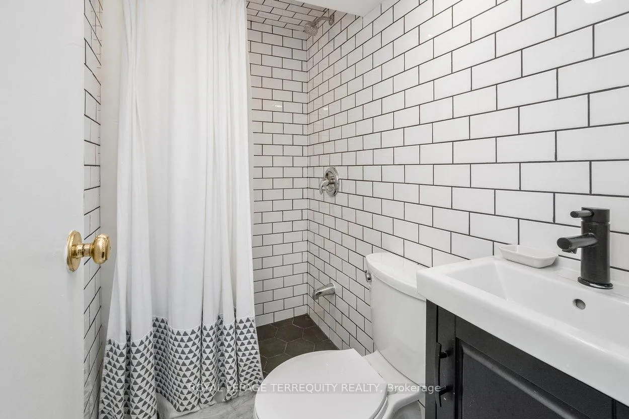 Photo 32 of 261 Blackthorn Avenue, Toronto, Weston-Pellam Park — HOMEH