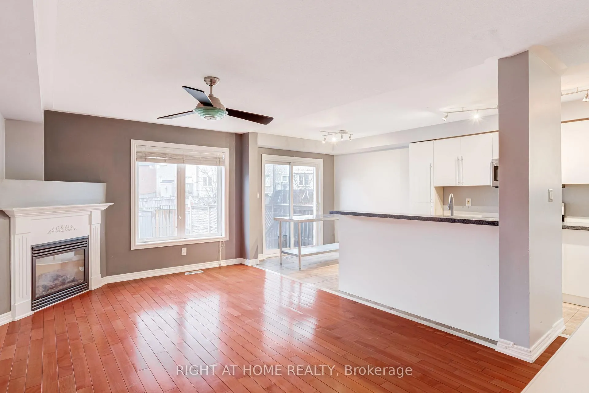 Photo 12 of 4 Whitefoot Crescent, Ajax, South East — HOMEH