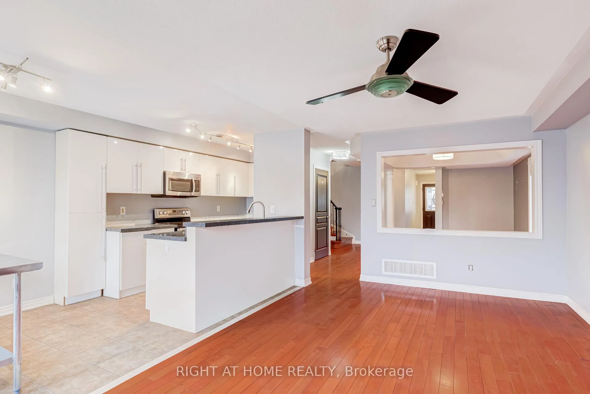 Photo 14 of 4 Whitefoot Crescent, Ajax, South East — HOMEH
