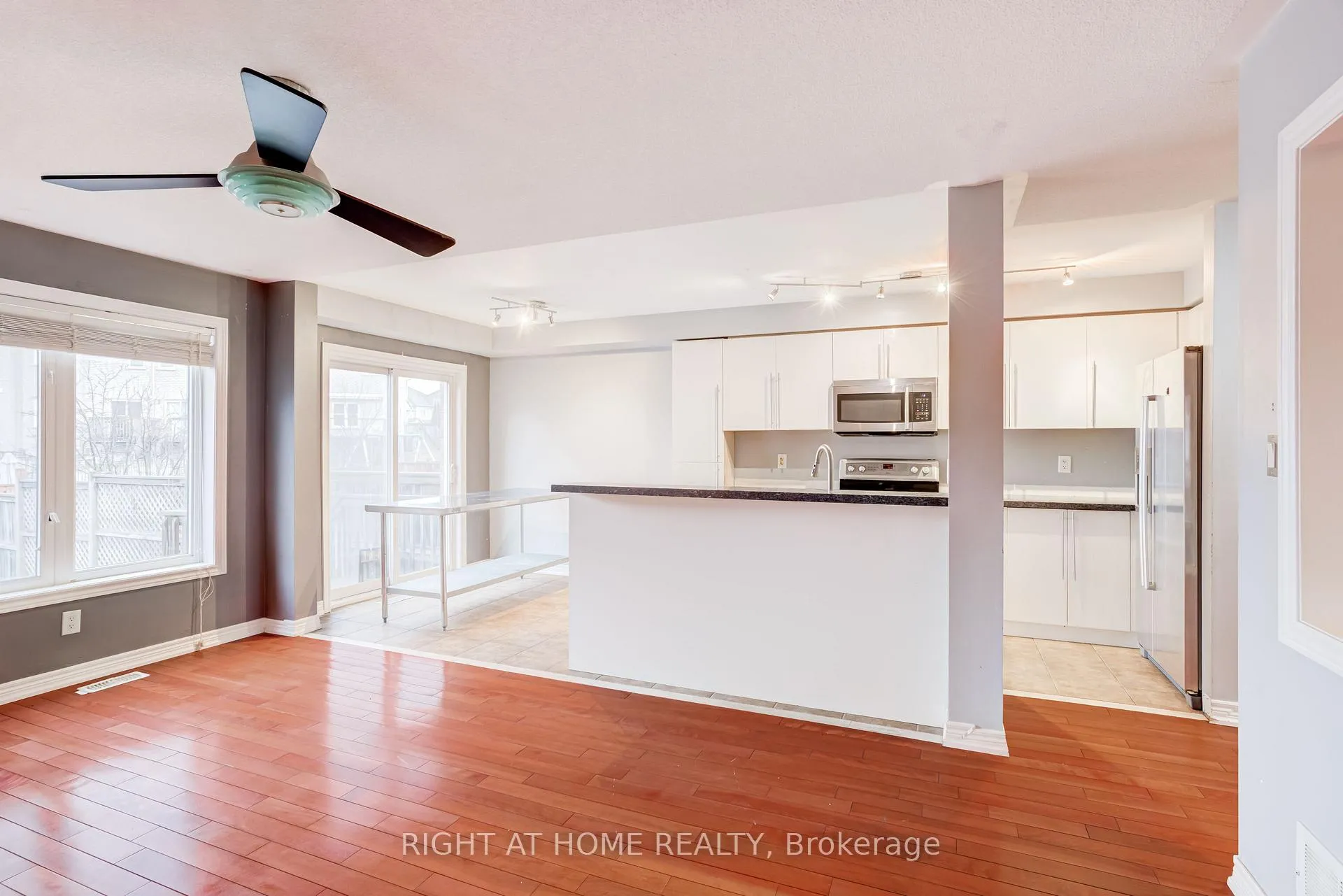 Photo 16 of 4 Whitefoot Crescent, Ajax, South East — HOMEH