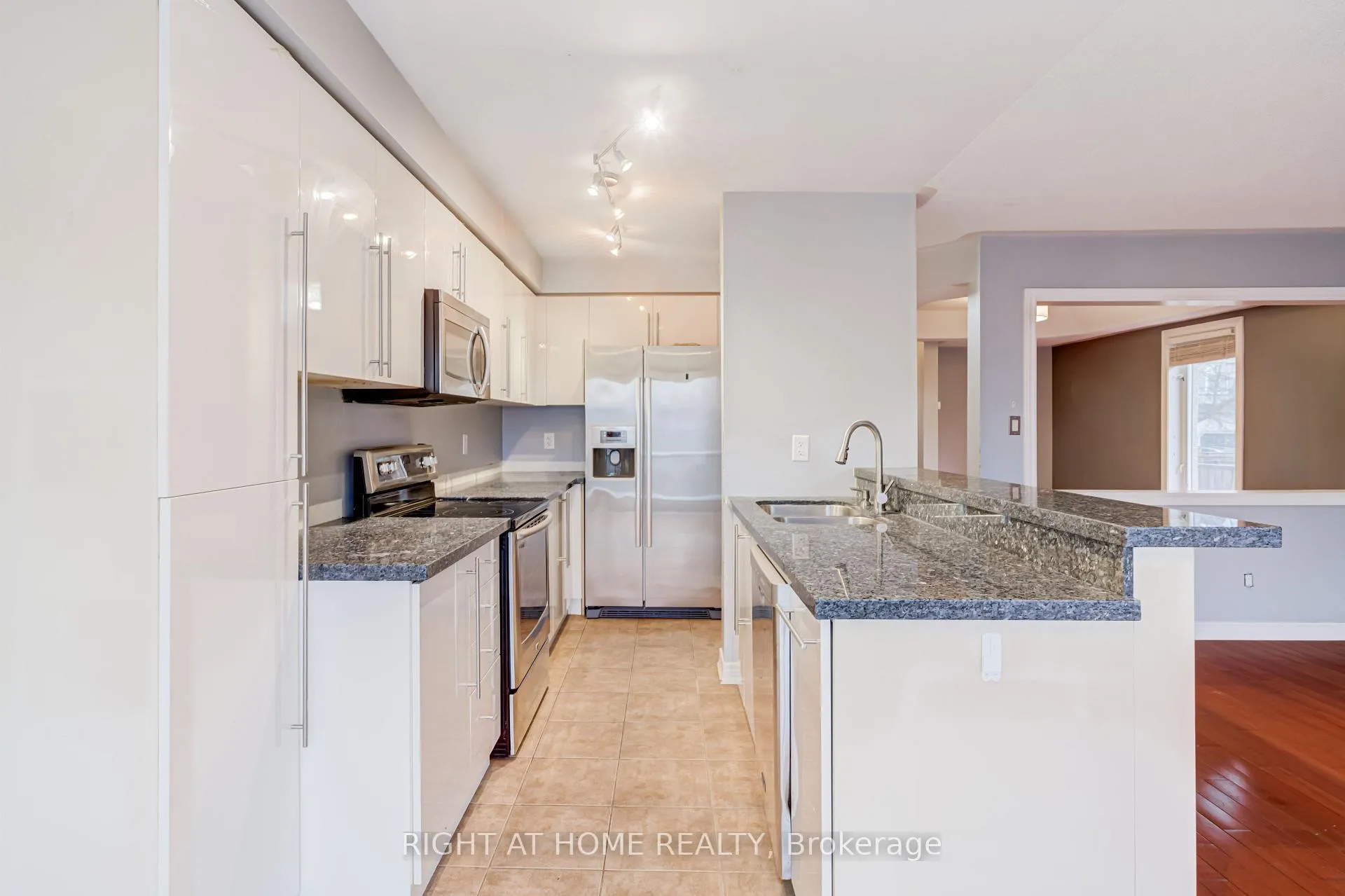 Photo 20 of 4 Whitefoot Crescent, Ajax, South East — HOMEH