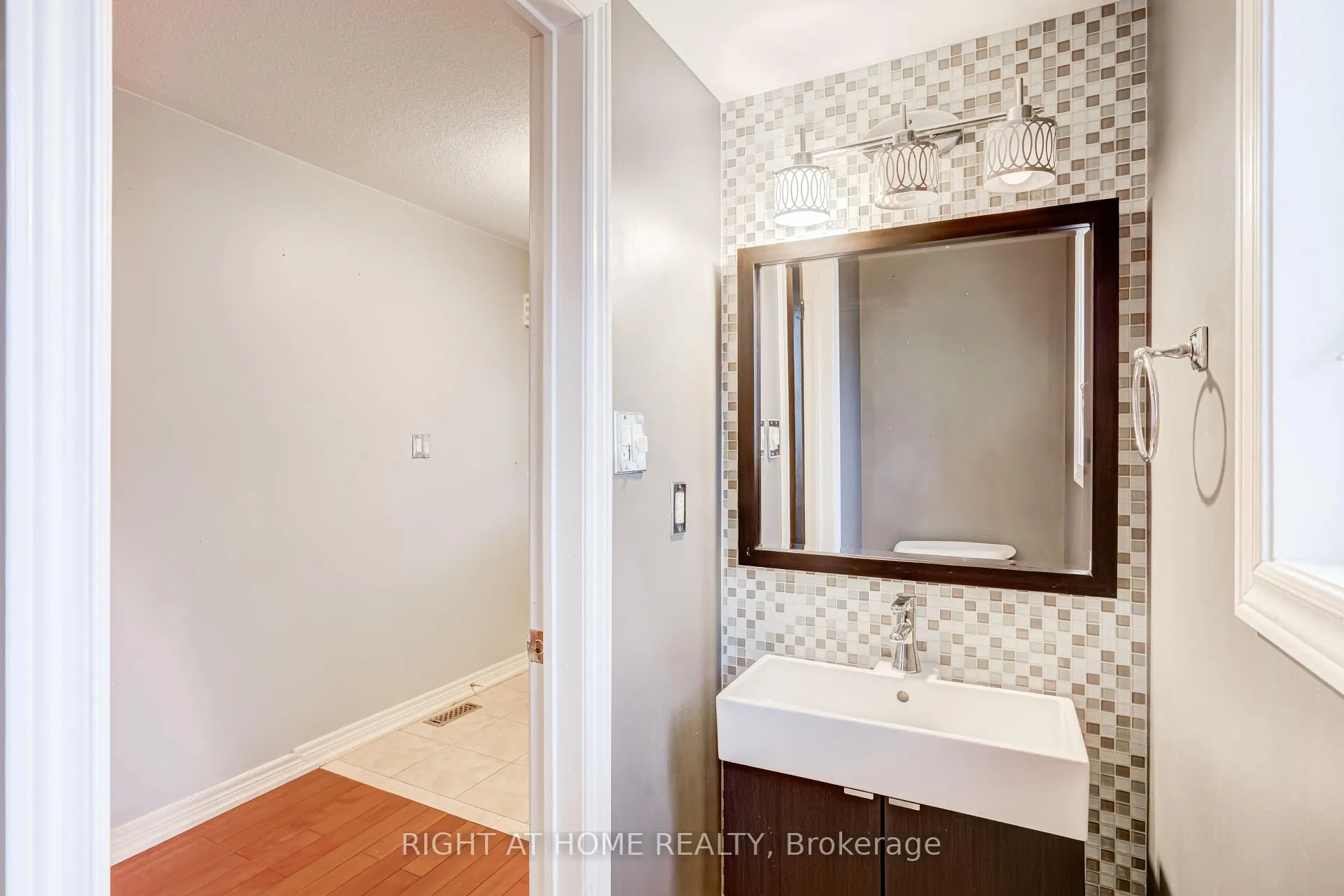 Photo 27 of 4 Whitefoot Crescent, Ajax, South East — HOMEH
