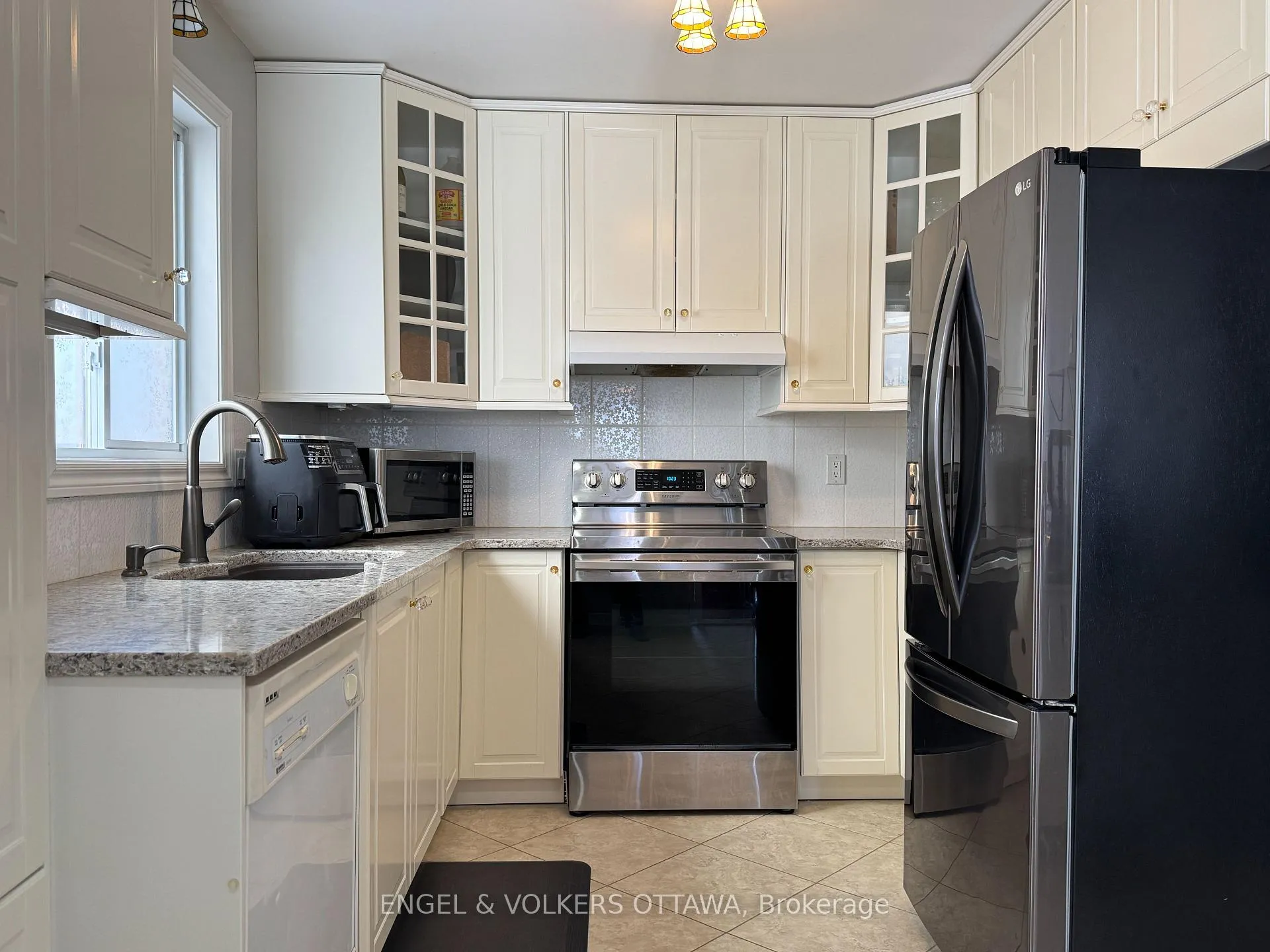 Photo 2 of 38 Chester Crescent, Ottawa, Barrhaven - On the Green — HOMEH