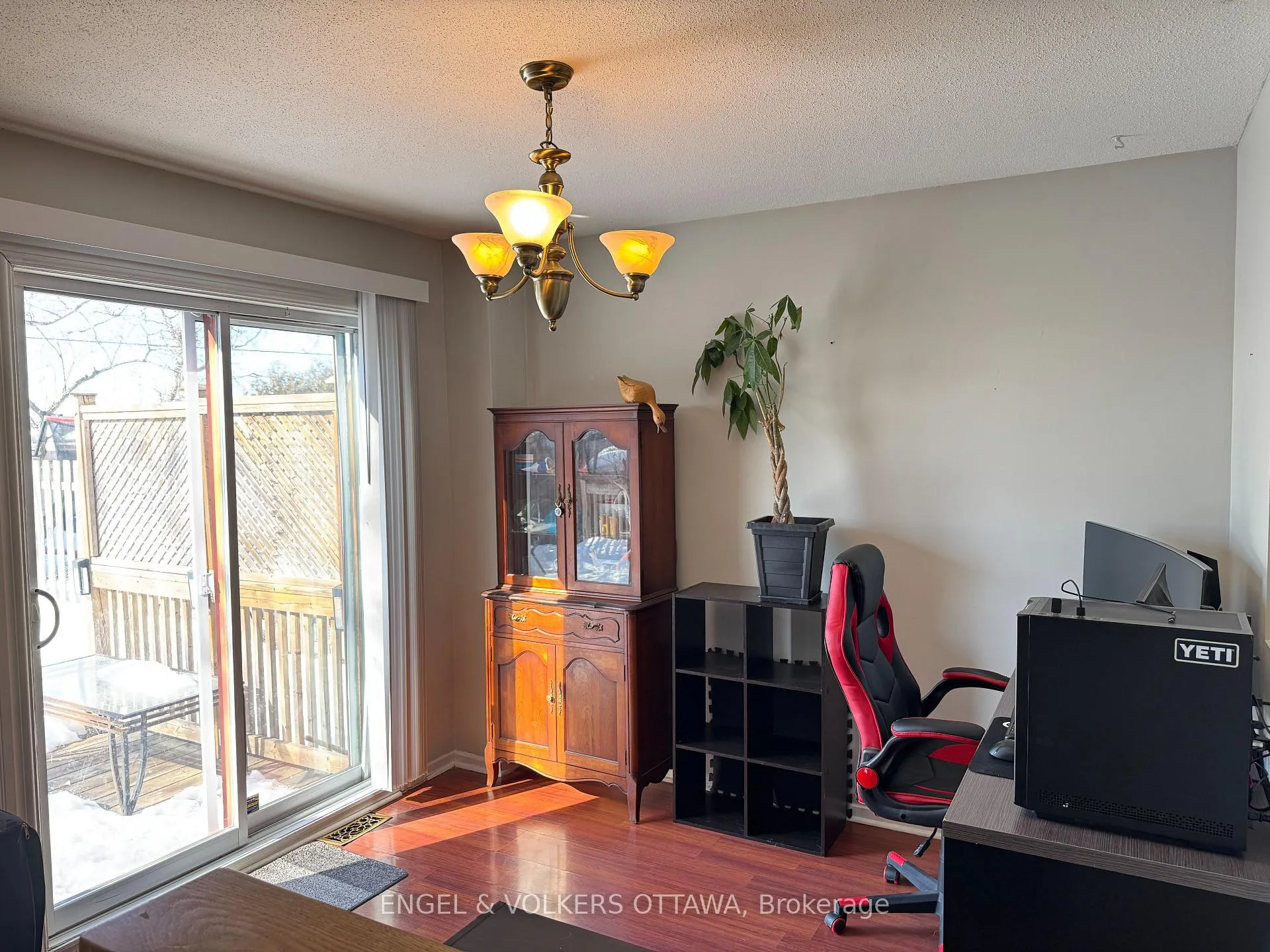 Photo 3 of 38 Chester Crescent, Ottawa, Barrhaven - On the Green — HOMEH