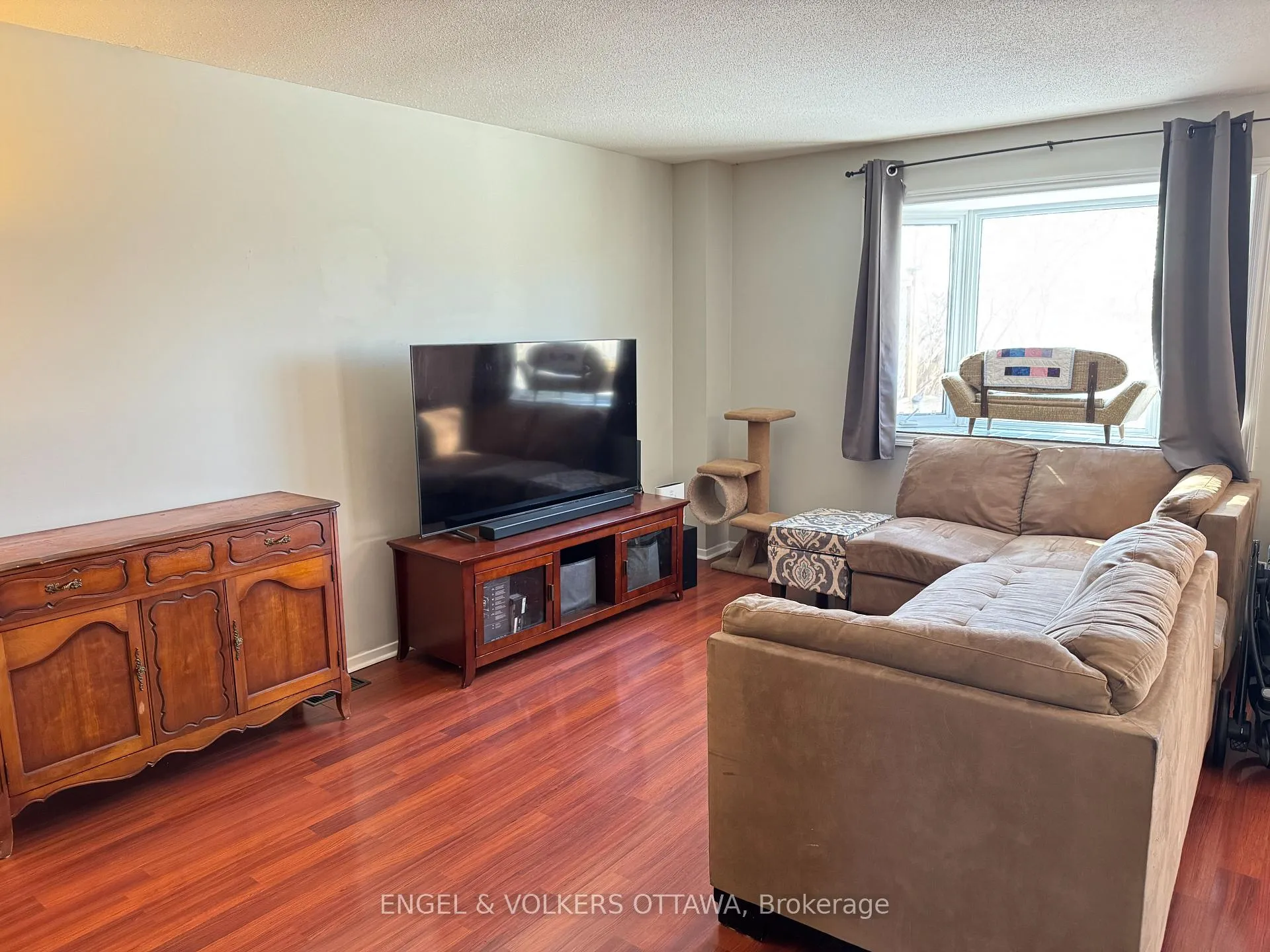 Photo 6 of 38 Chester Crescent, Ottawa, Barrhaven - On the Green — HOMEH