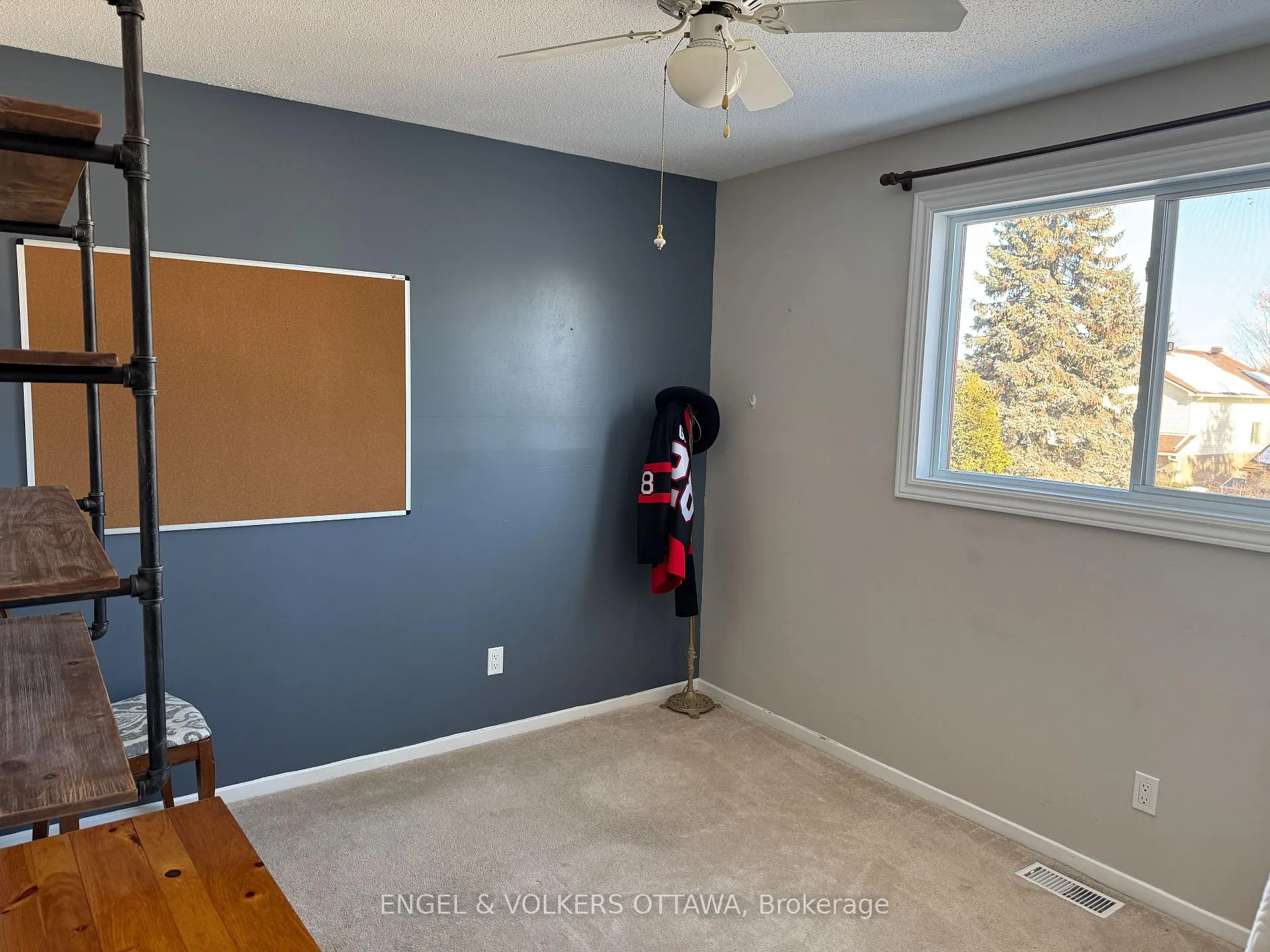 Photo 9 of 38 Chester Crescent, Ottawa, Barrhaven - On the Green — HOMEH